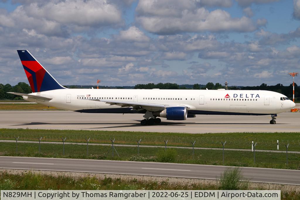 N829MH, 2000 Boeing 767-432/ER C/N 29700, Delta Air Lines Boeing 767-400(ER)