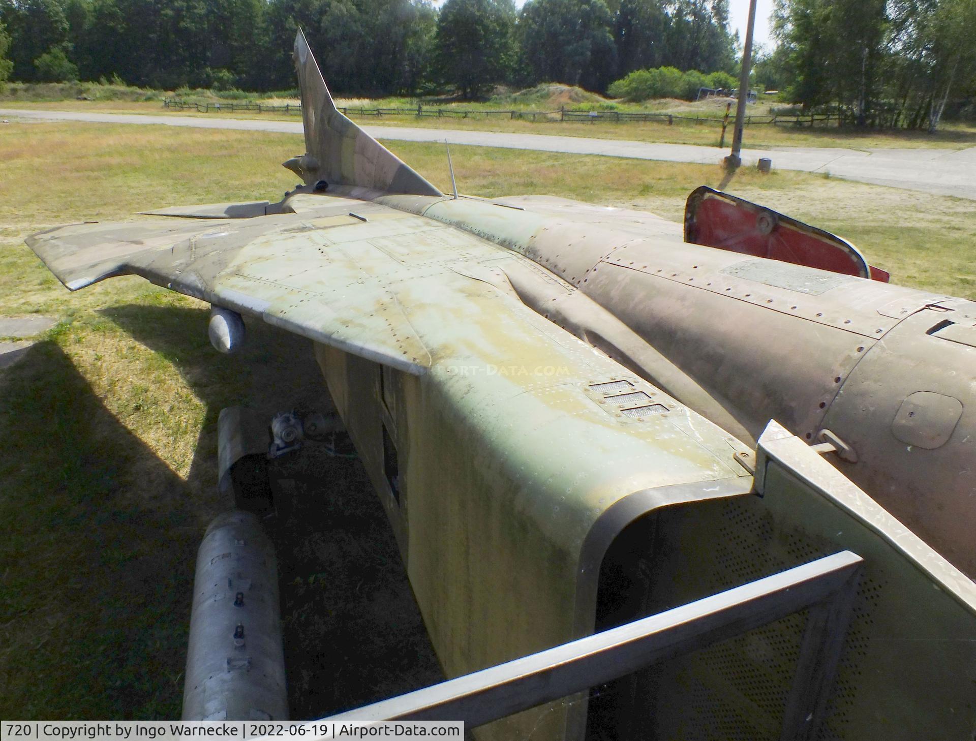 720, 1981 Mikoyan-Gurevich MiG-23BN C/N 039315732, Mikoyan i Gurevich MiG-23BN FLOGGER-H at the Luftfahrtmuseum Finowfurt