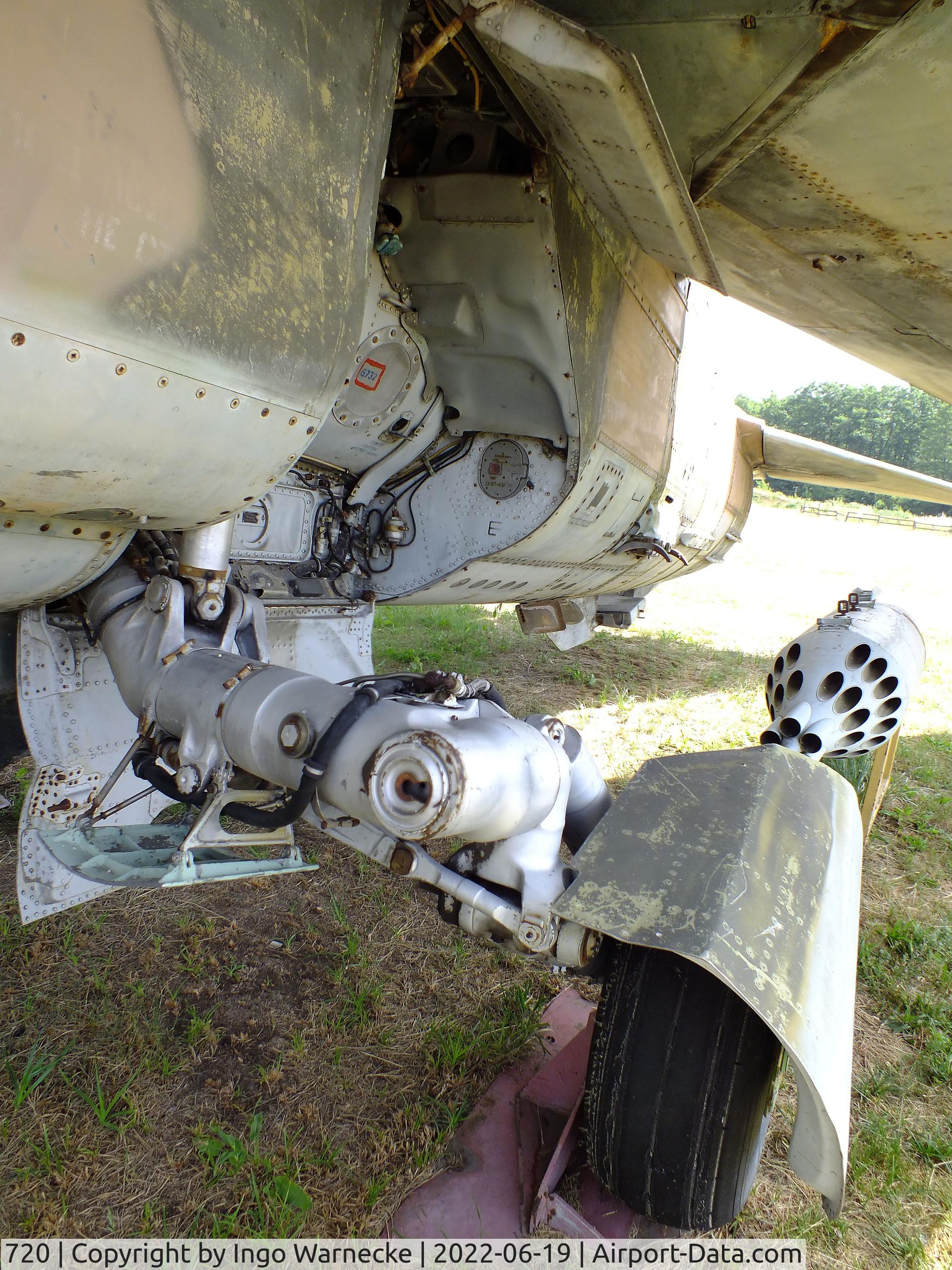 720, 1981 Mikoyan-Gurevich MiG-23BN C/N 039315732, Mikoyan i Gurevich MiG-23BN FLOGGER-H at the Luftfahrtmuseum Finowfurt