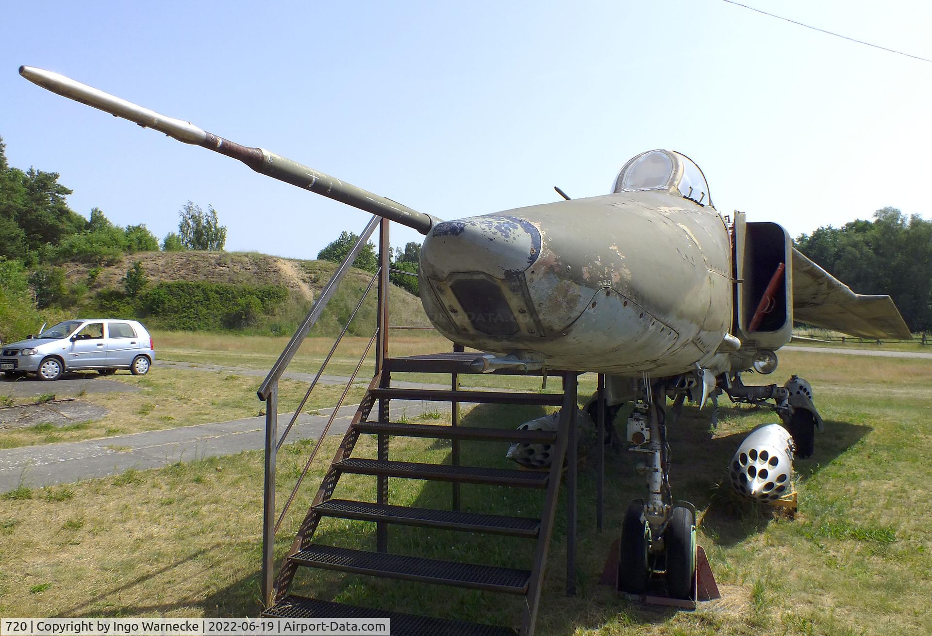 720, 1981 Mikoyan-Gurevich MiG-23BN C/N 039315732, Mikoyan i Gurevich MiG-23BN FLOGGER-H at the Luftfahrtmuseum Finowfurt