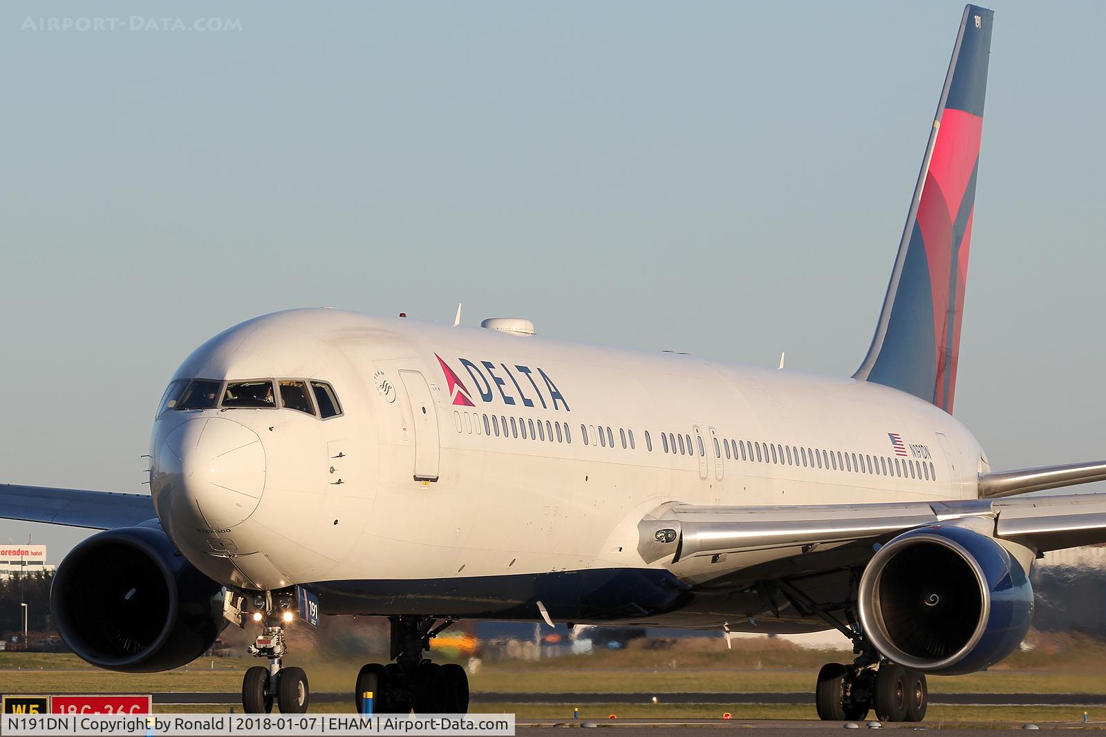 N191DN, 1997 Boeing 767-332 C/N 28448, at spl