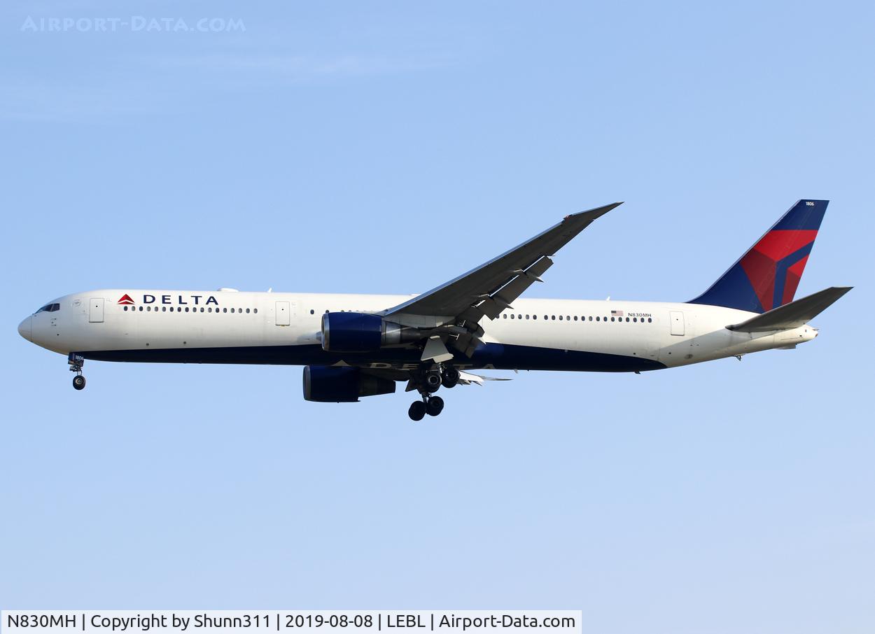 N830MH, 2000 Boeing 767-432/ER C/N 29701, Landing rwy 25R