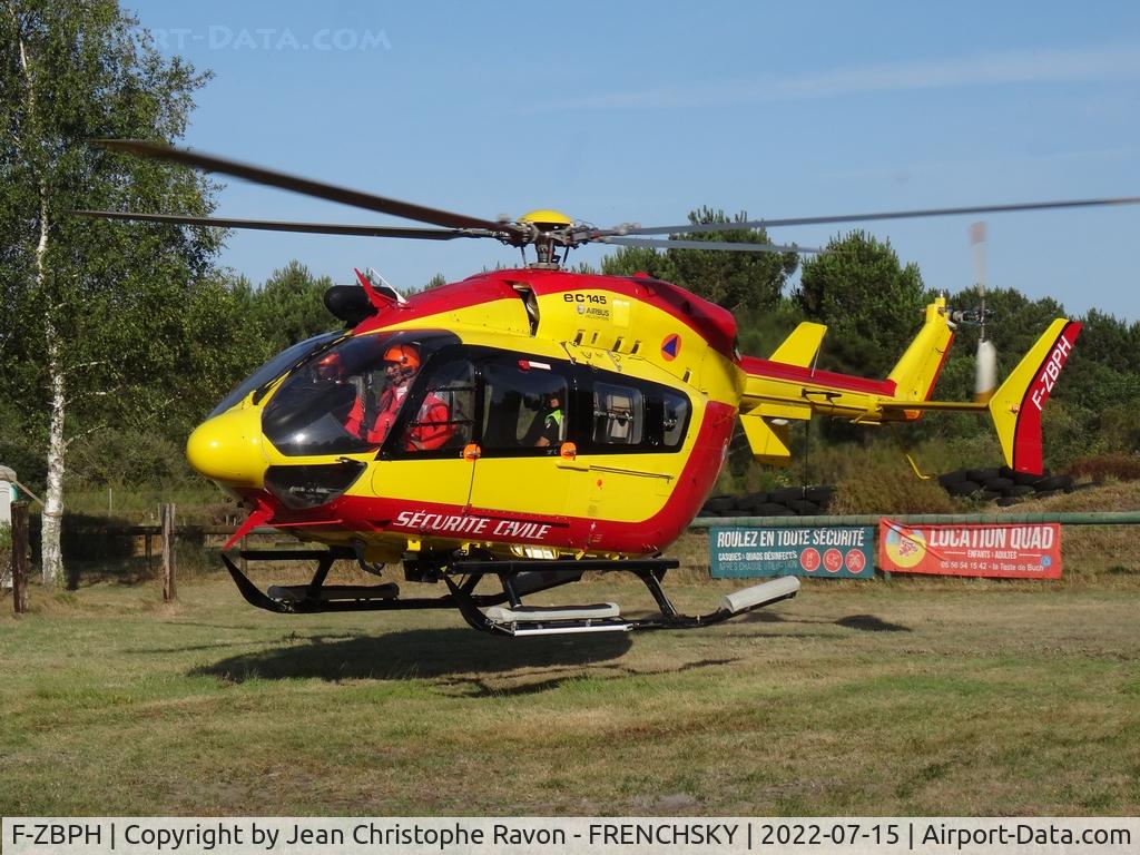 F-ZBPH, Eurocopter-Kawasaki EC-145 (BK-117C-2) C/N 9015, DRAGON 33, départ de l'officier aéro sur le feu de La Teste - Cazaux