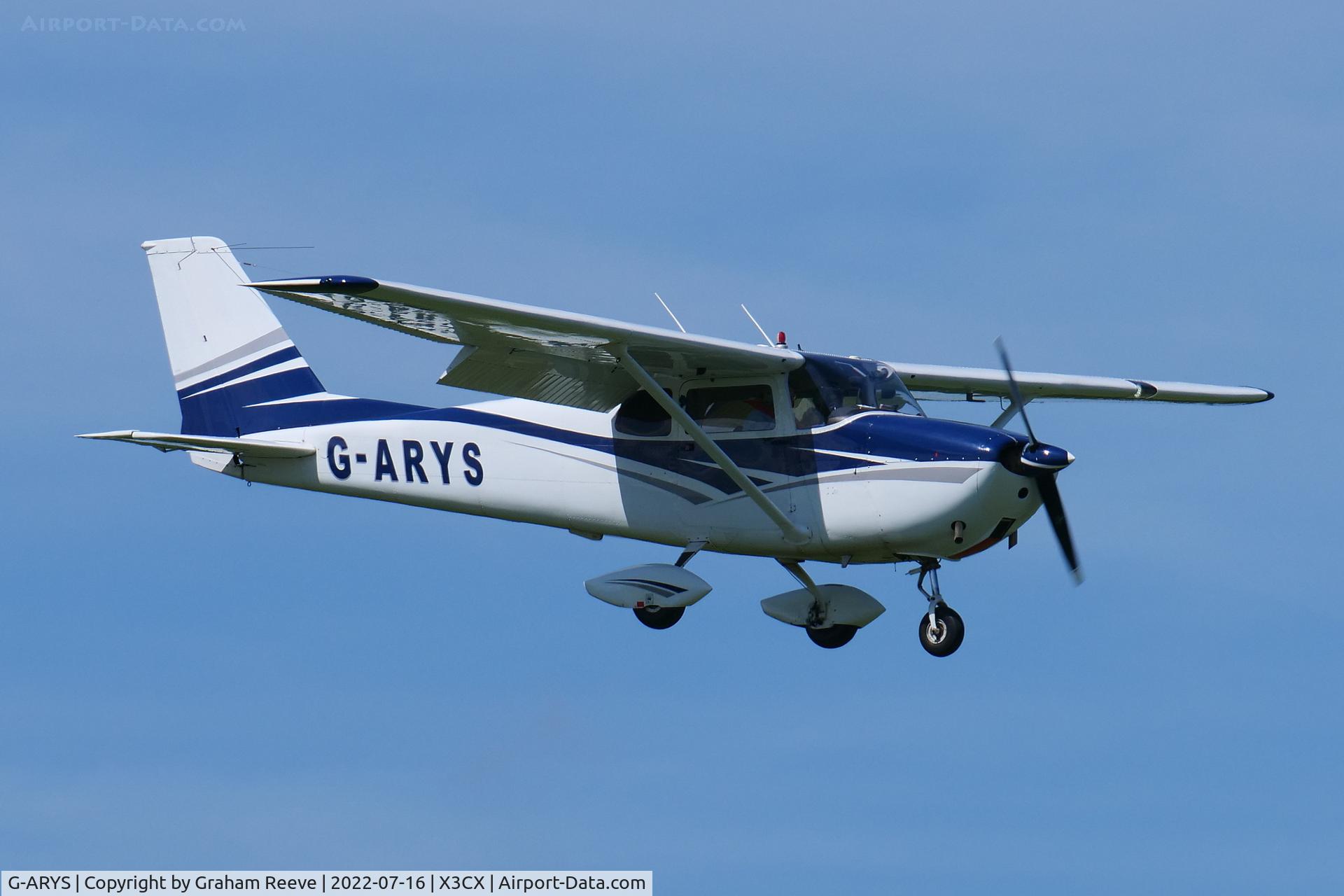 G-ARYS, 1962 Cessna 172C C/N 17249291, Landing at Northrepps.