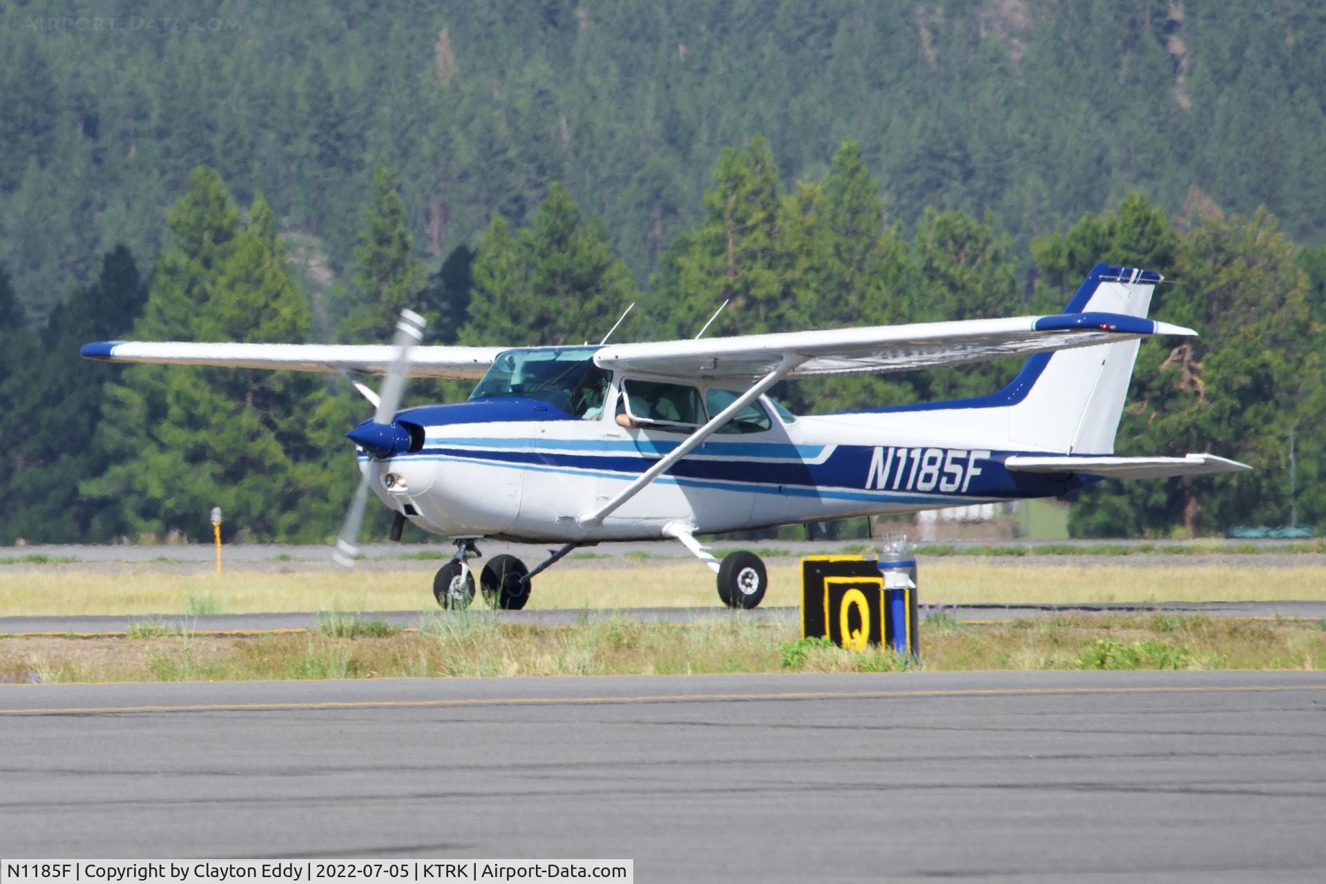 N1185F, 1979 Cessna 172N C/N 17272963, Truckee airport in California 2022.