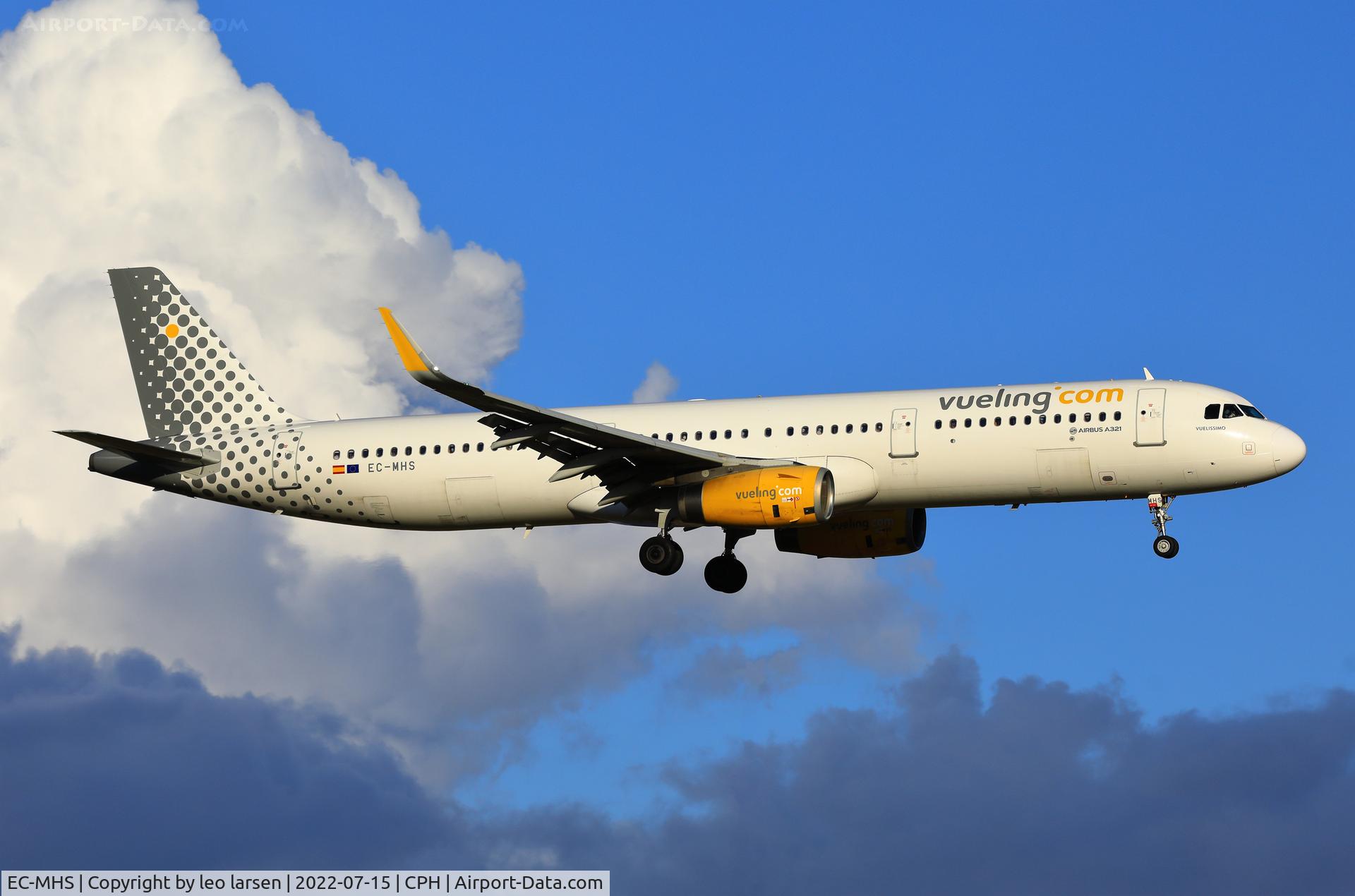 EC-MHS, 2015 Airbus A321-231 C/N 6740, Copenhagen 15.7.2022