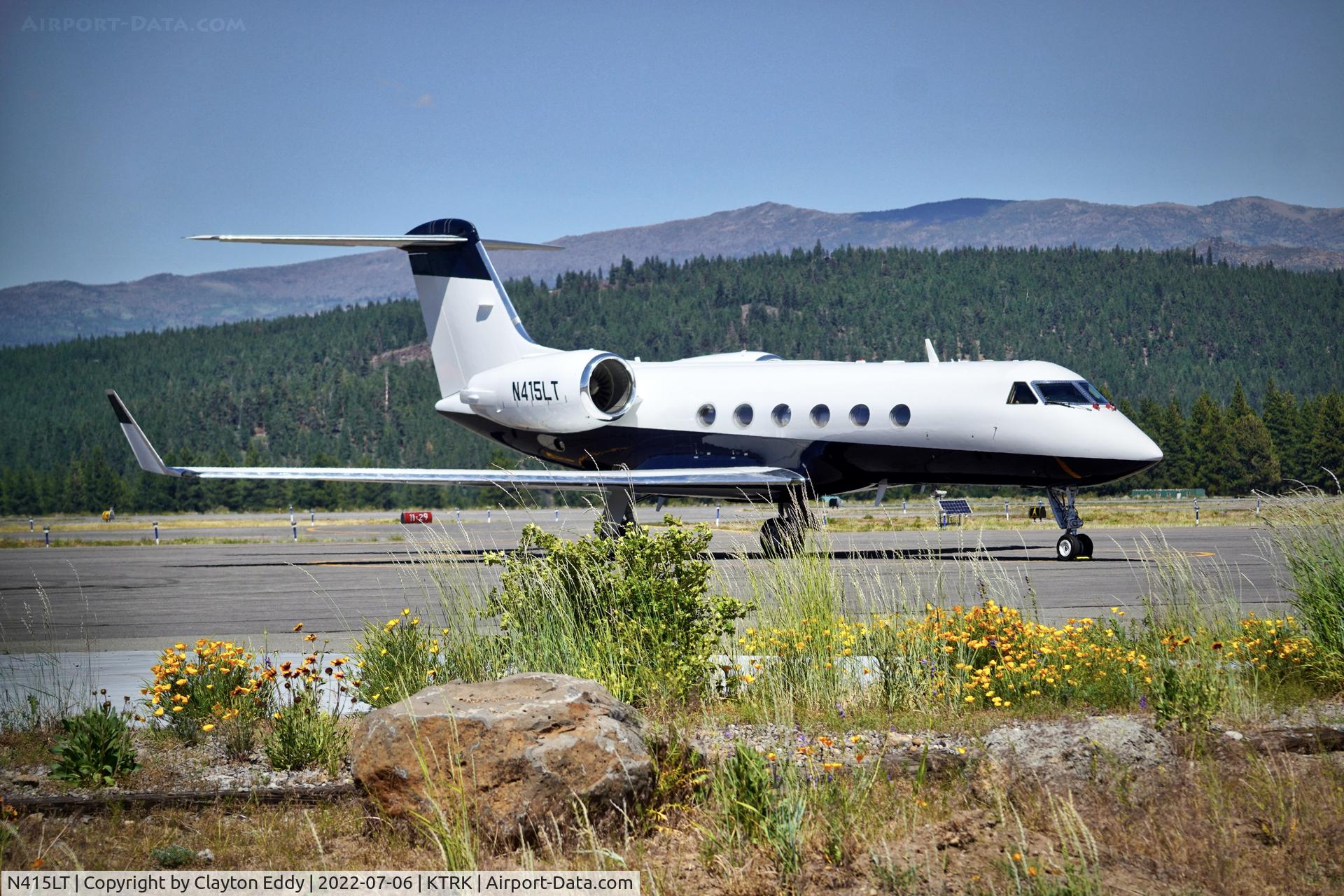 N415LT, 2015 Gulfstream Aerospace G-IV C/N 1367, Truckee airport in California 2022.