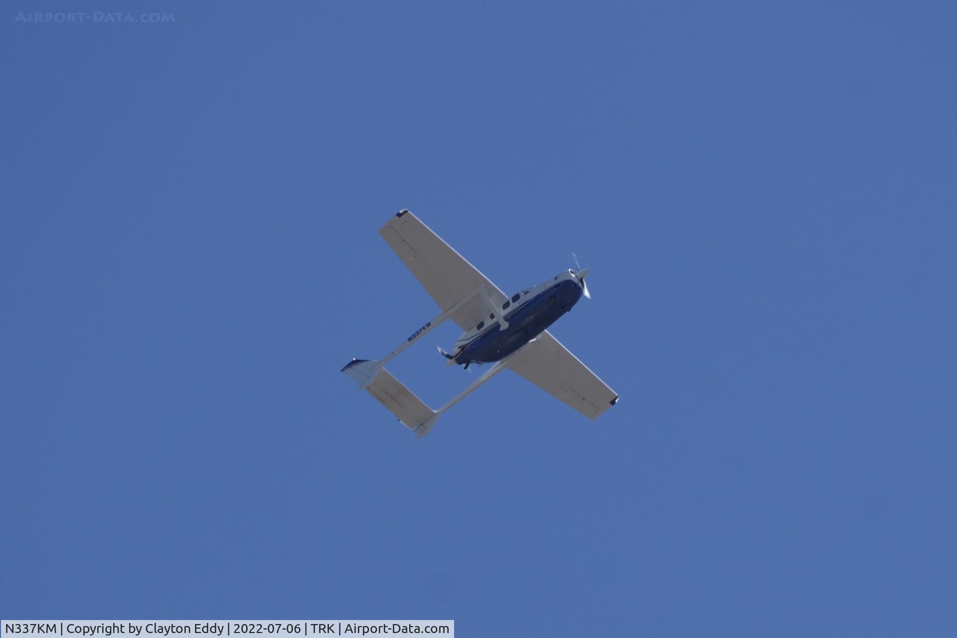 N337KM, Cessna T337G Turbo Super Skymaster C/N P3370263, Truckee airport in California 2022.
