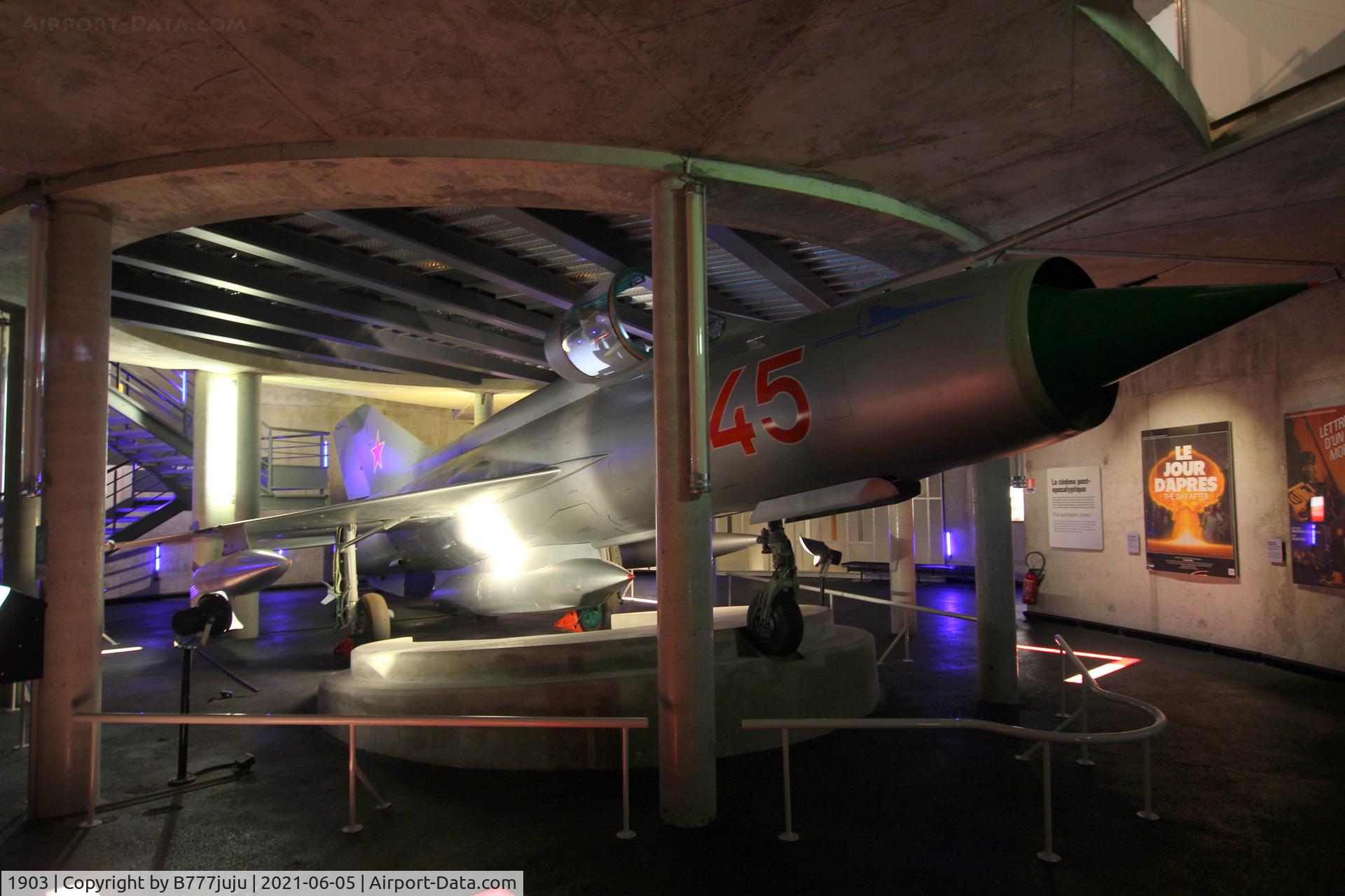 1903, Mikoyan-Gurevich MiG-21R C/N 94R01903, on display at Caen Museum