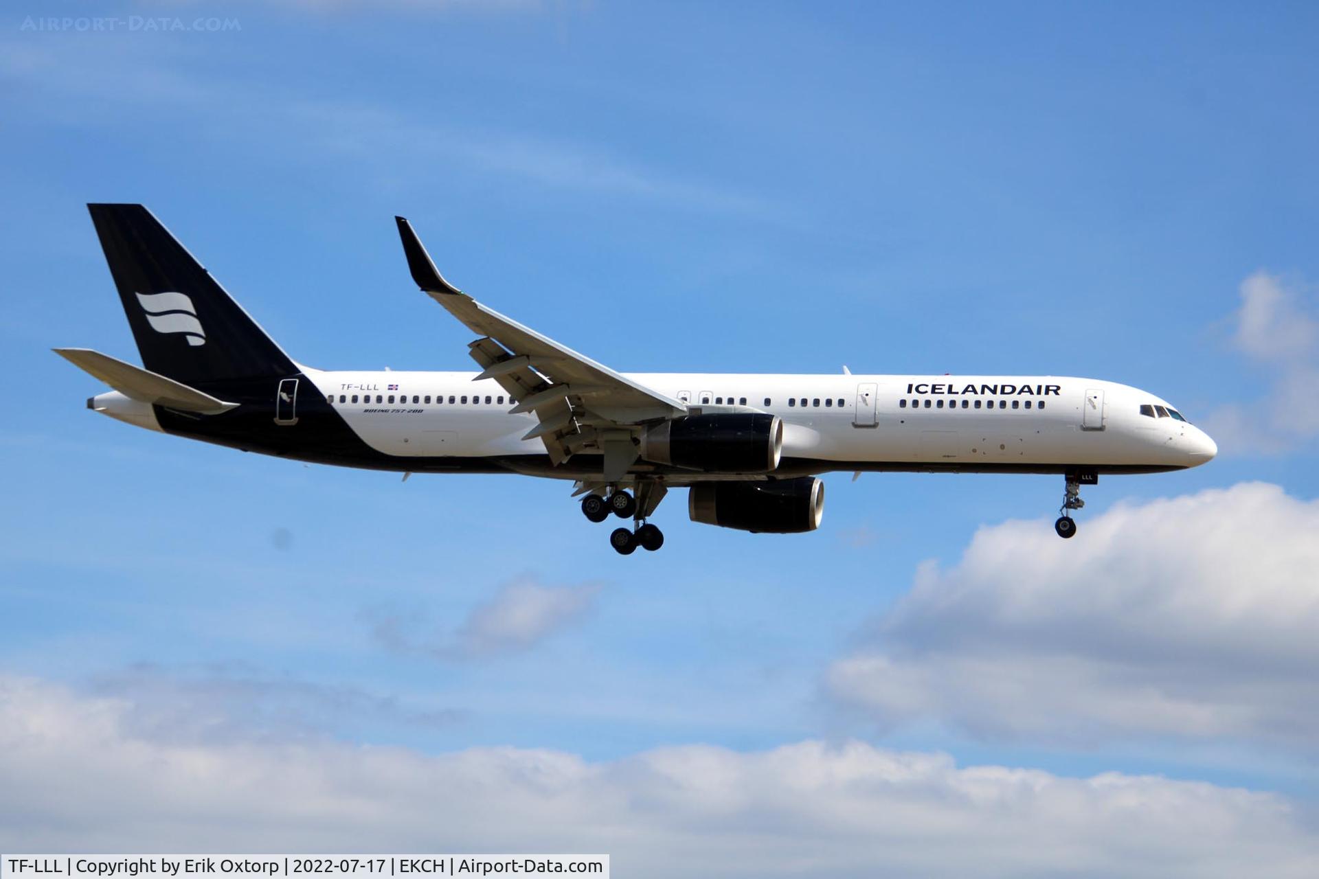TF-LLL, 2000 Boeing 757-256 C/N 29307, TF-LLL landing rw 22L