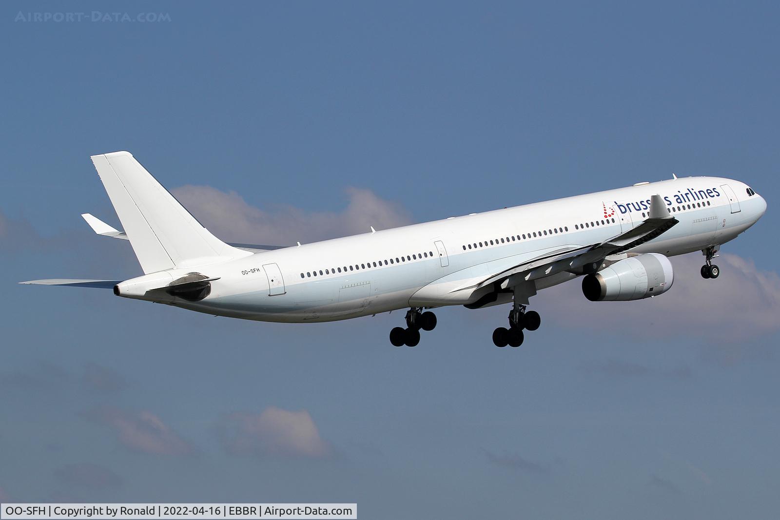 OO-SFH, 2005 Airbus A330-343 C/N 679, sat bru