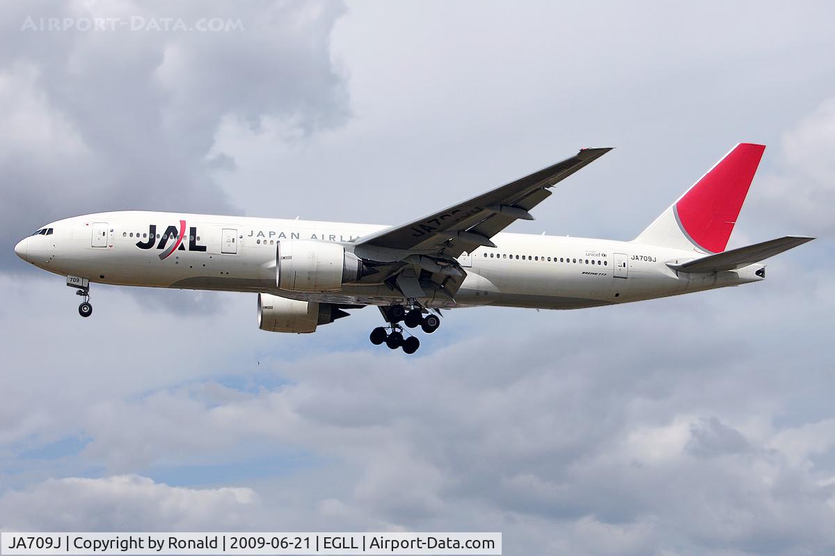 JA709J, 2004 Boeing 777-246/ER C/N 32896, at lhr