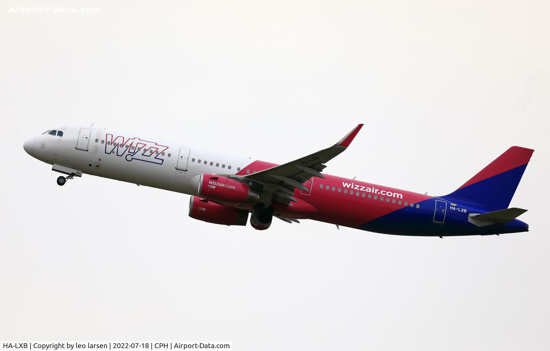 HA-LXB, 2015 Airbus A321-231 C/N 6910, Copenhagen 18.7.2022