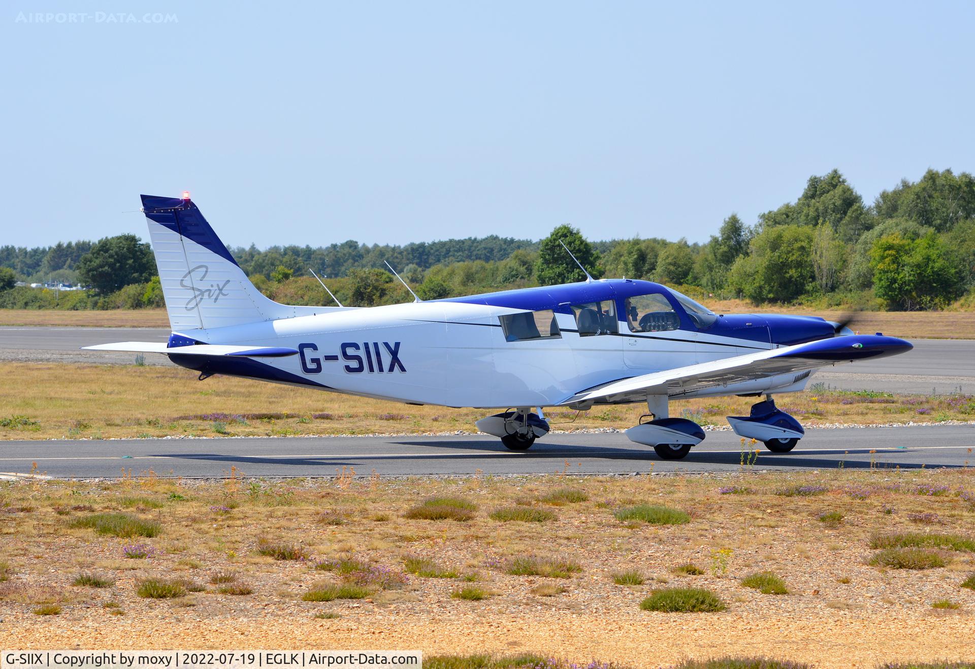G-SIIX, 1972 Piper PA-32-260 Cherokee Six Cherokee Six C/N 32-7200031, Piper PA-32-260 Cherokee Six departing Blackbushe. Ex N5277T