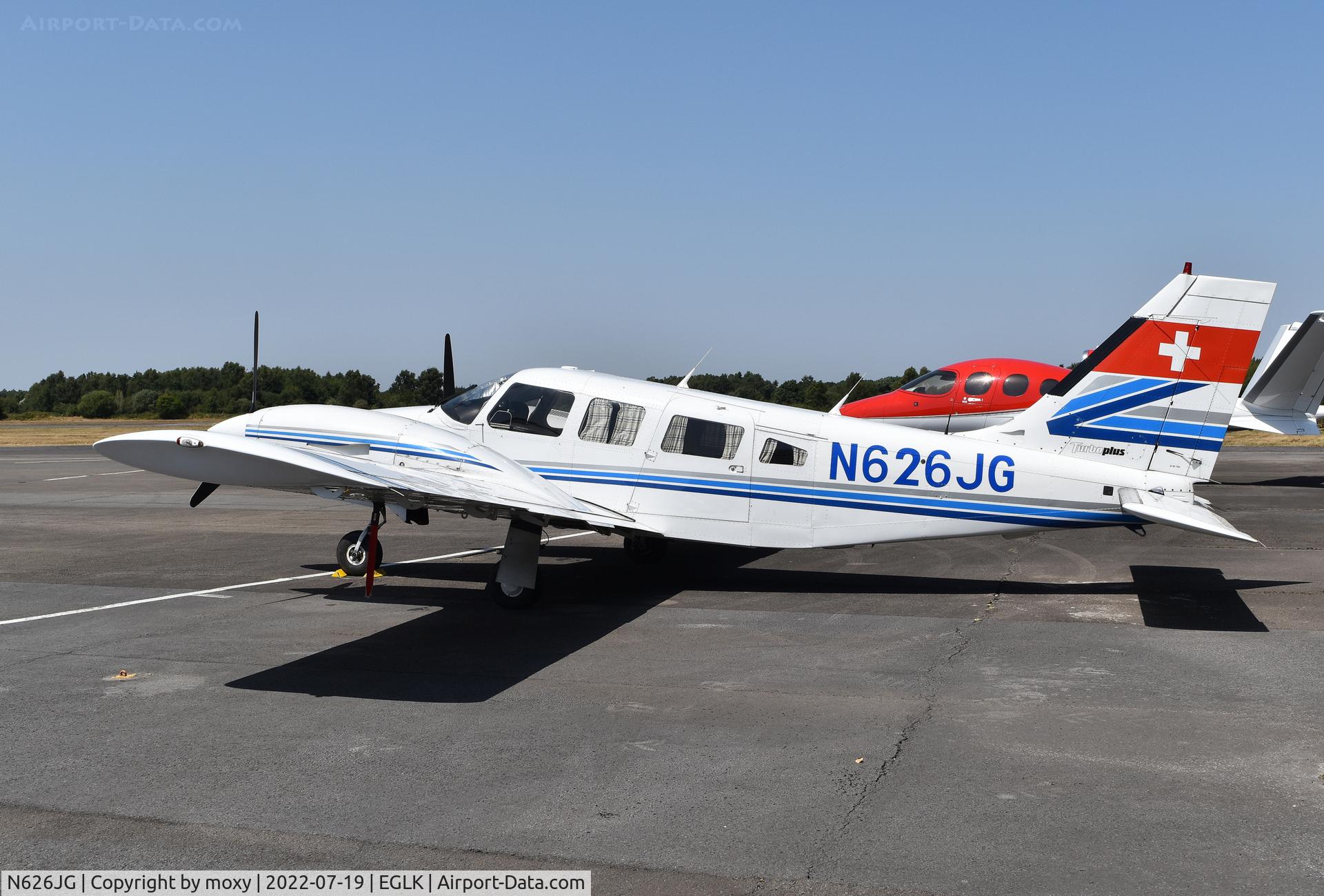 N626JG, Piper PA-34-220T C/N 34-8133105, Piper PA-34-220T Seneca III at Blackbushe.