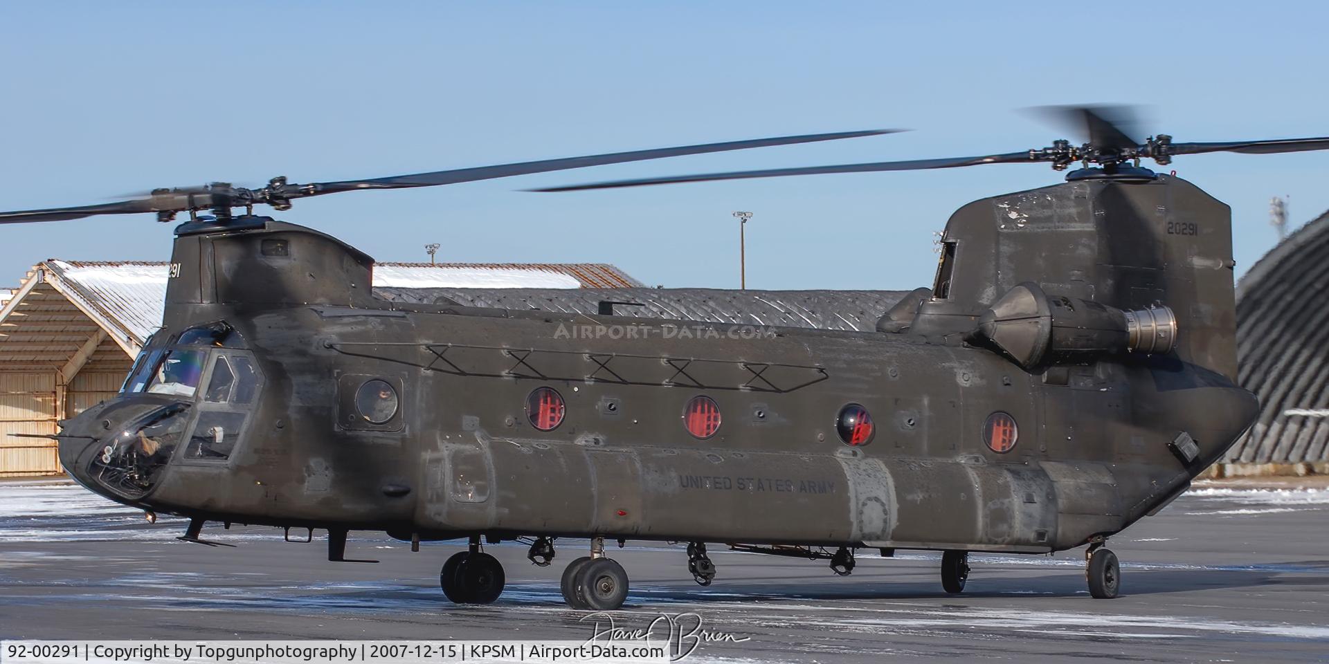 92-00291, 1986 Boeing CH-47D Chinook C/N M3432, taxiing out to the runway