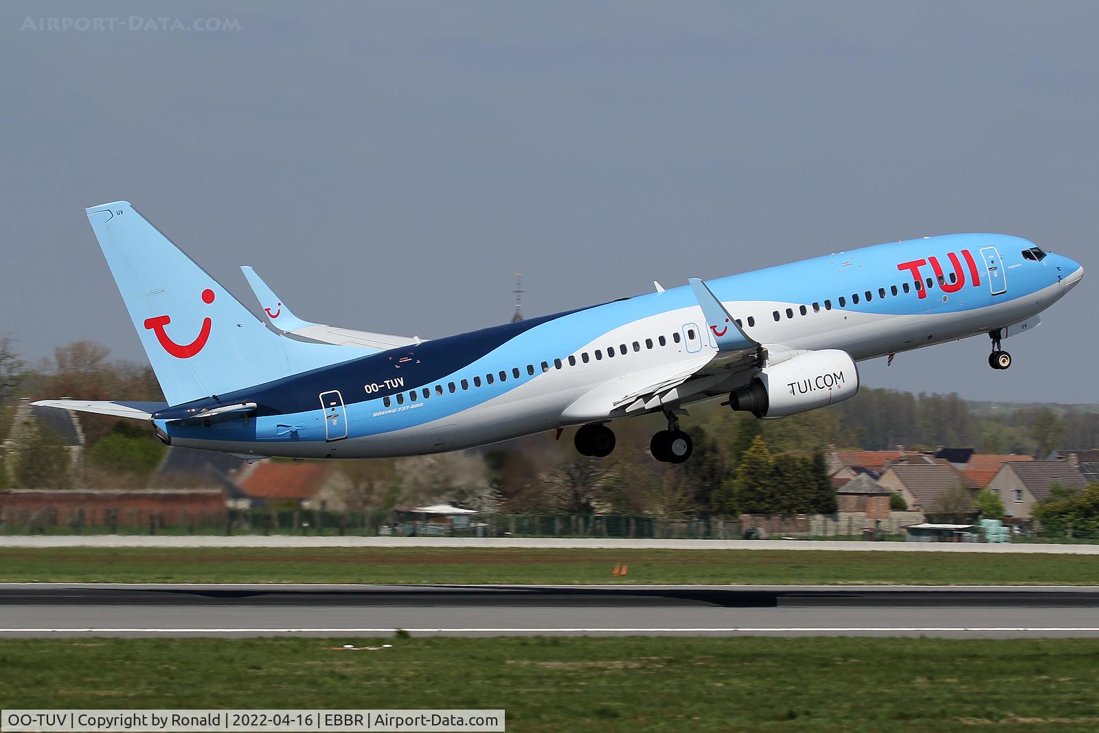 OO-TUV, 2011 Boeing 737-86J C/N 36883, at bru