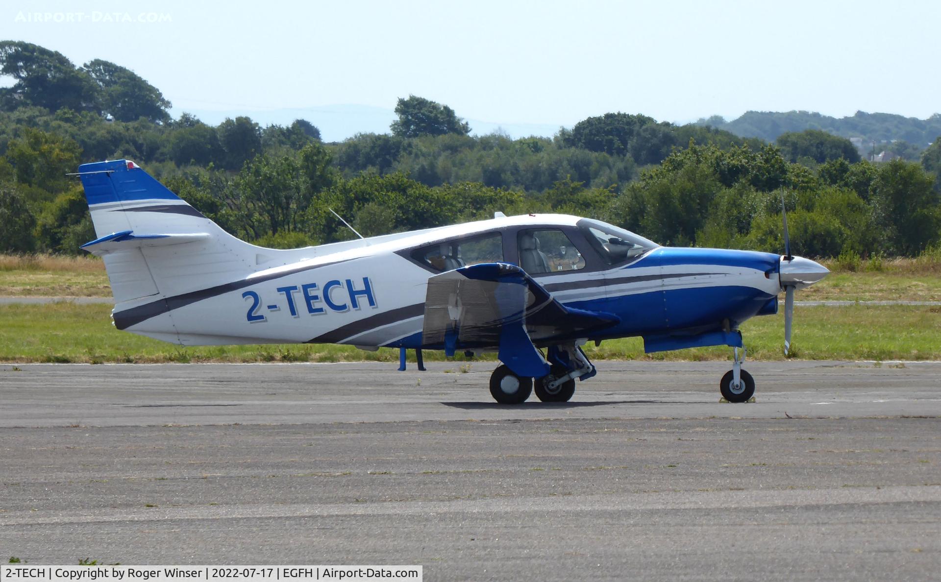 2-TECH, 2000 Rockwell Commander 114B C/N 14676, Visiting Rockwell Commander.