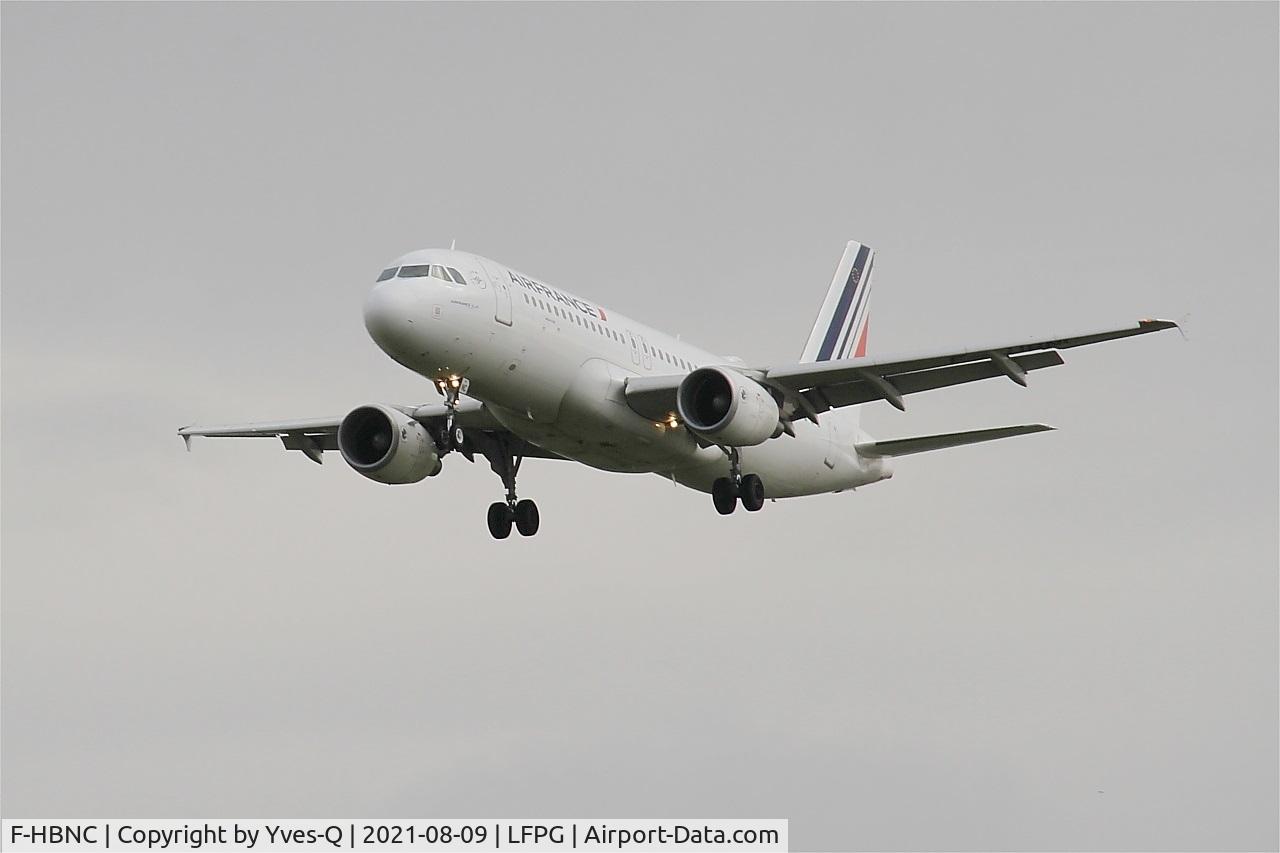 F-HBNC, 2010 Airbus A320-214 C/N 4601, Airbus A320-214, Short approach rwy 26L, Roissy Charles De Gaulle airport (LFPG-CDG)