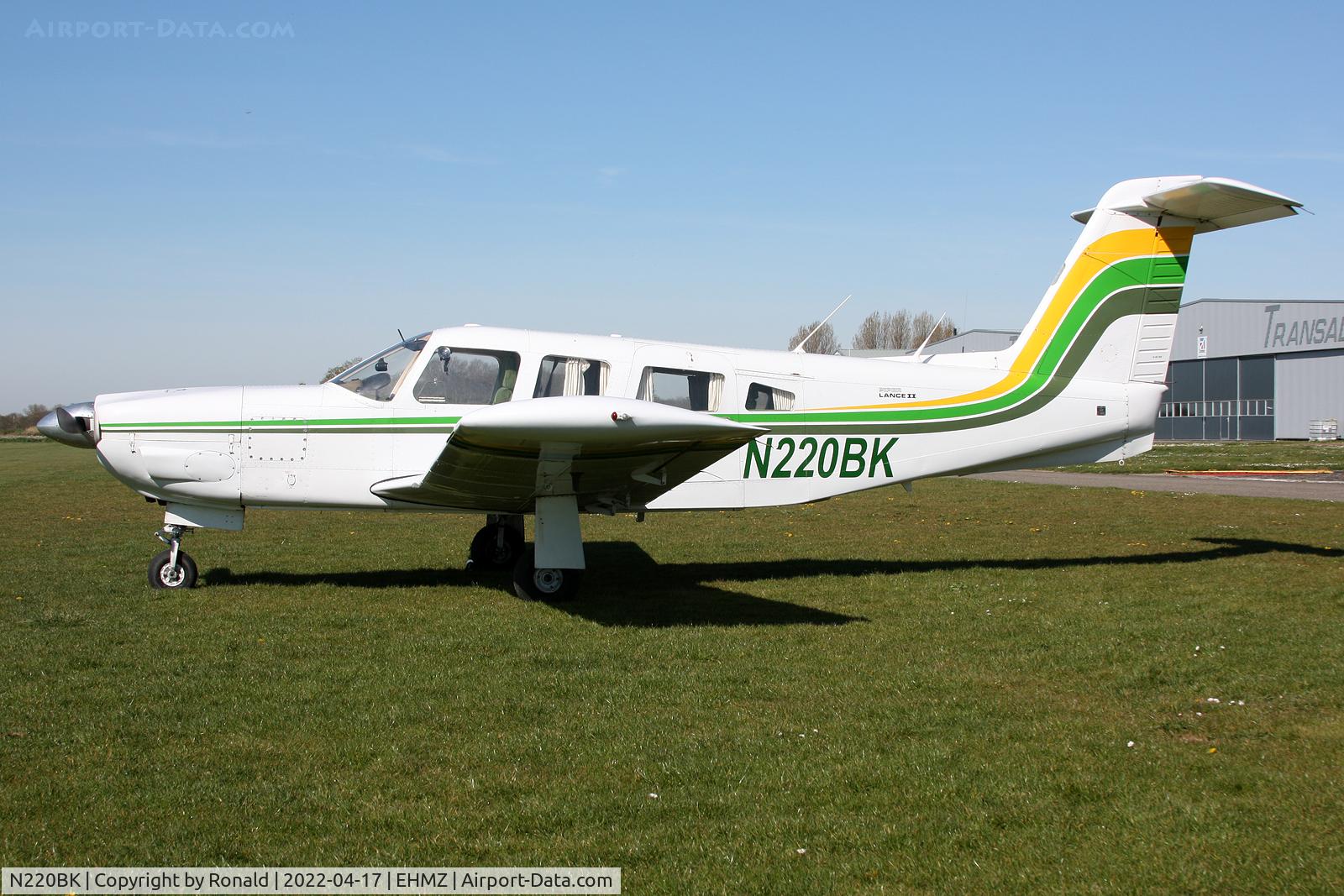 N220BK, Piper PA-32RT-300 C/N 32R7985102, at ehmz