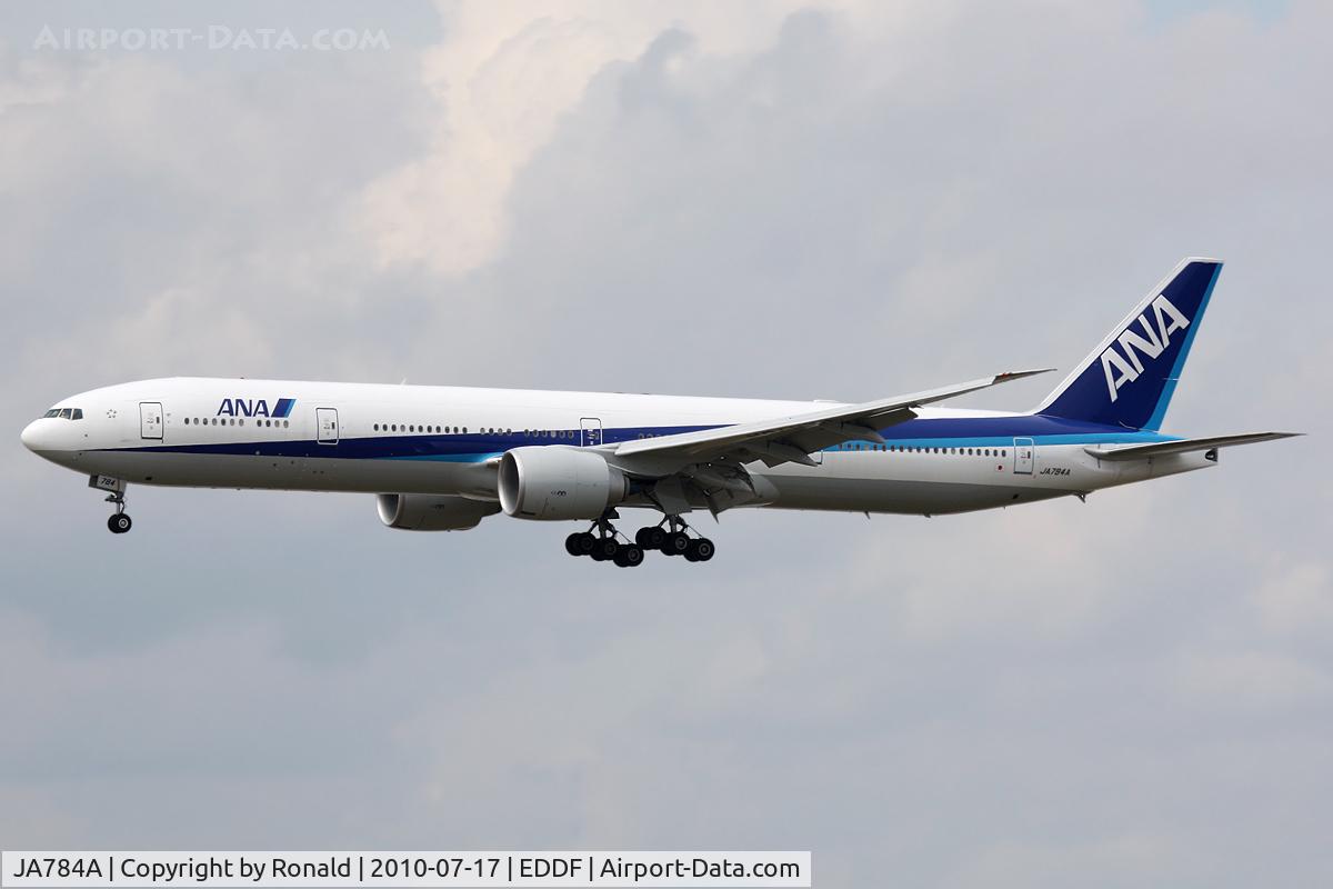 JA784A, 2009 Boeing 777-381/ER C/N 37950, at fra