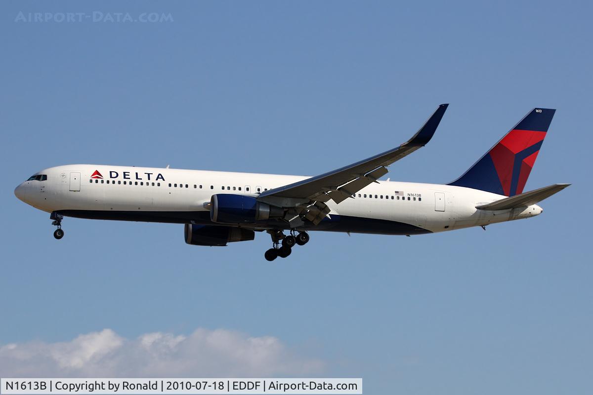 N1613B, 2001 Boeing 767-332 C/N 32776, at fra