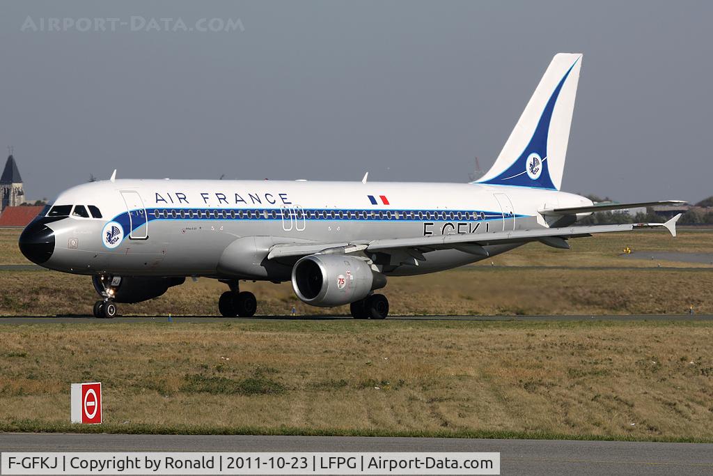 F-GFKJ, 1989 Airbus A320-211 C/N 0063, at cdg