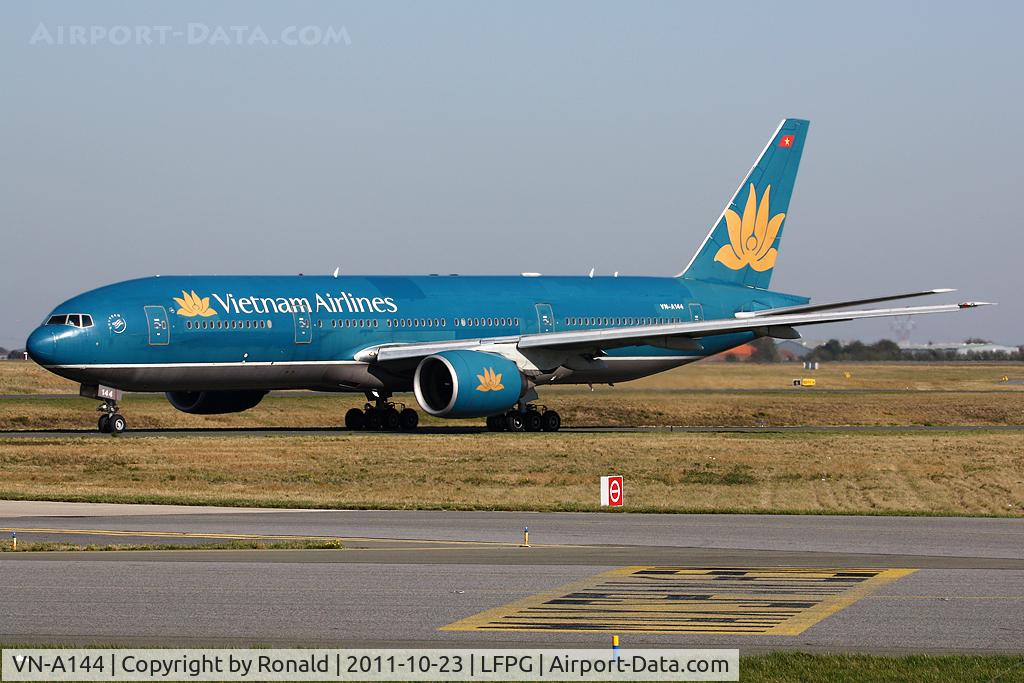 VN-A144, Boeing 777-2K6/ER C/N 33503, at cdg