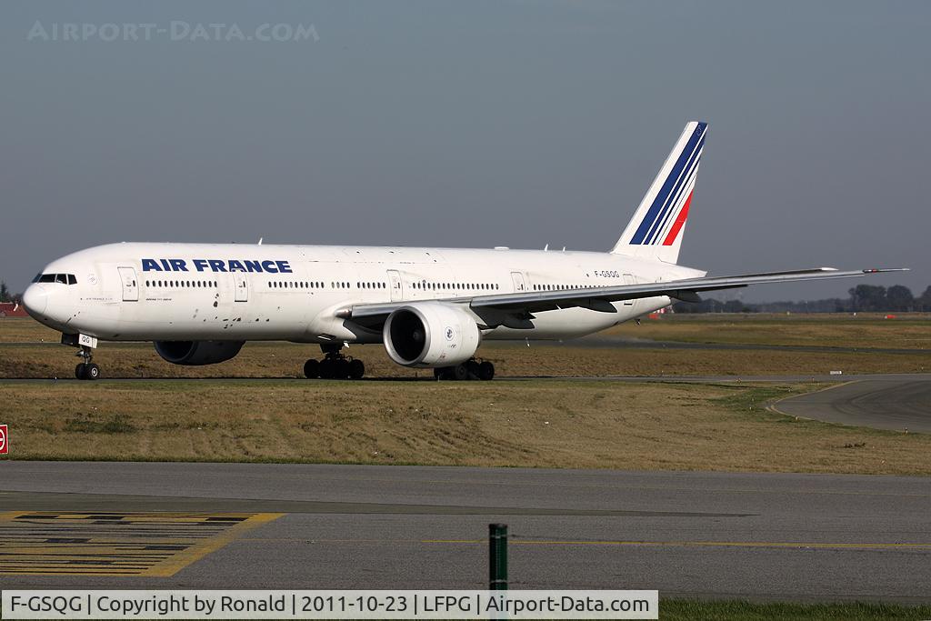 F-GSQG, 2004 Boeing 777-328/ER C/N 32850, at cdg
