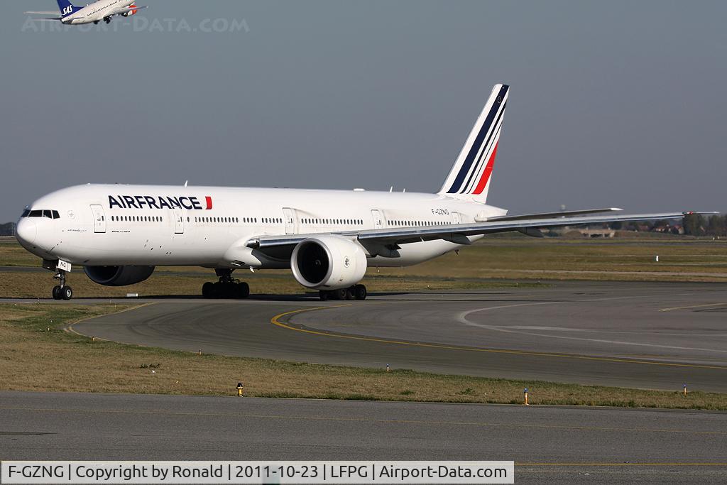 F-GZNG, 2009 Boeing 777-328/ER C/N 32968, at cdg