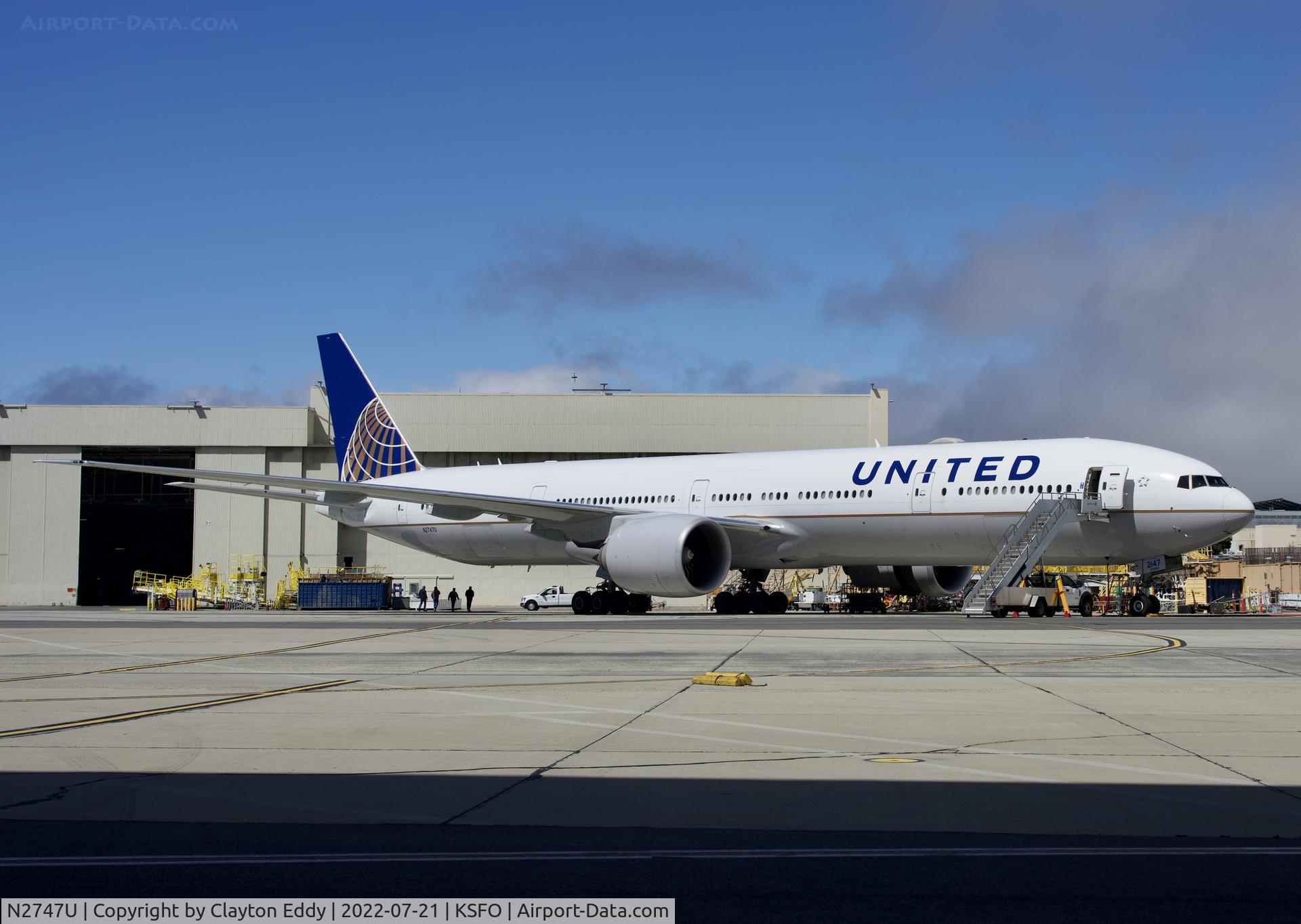 N2747U, 2018 Boeing 777-322/ER C/N 64991, SFO 2022.