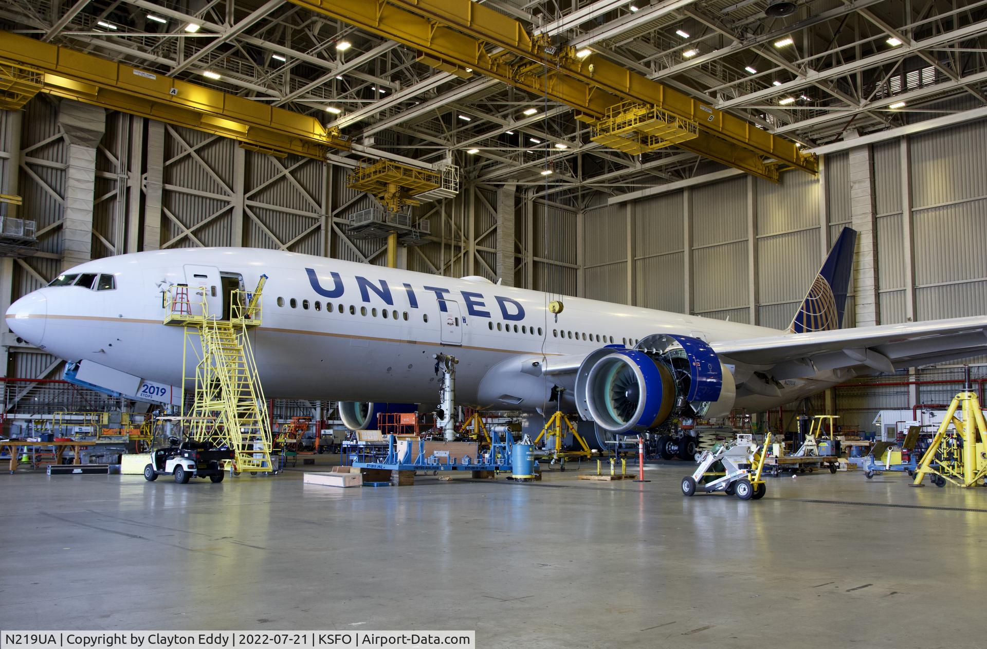 N219UA, 2001 Boeing 777-222 C/N 30551, SFO 2022.