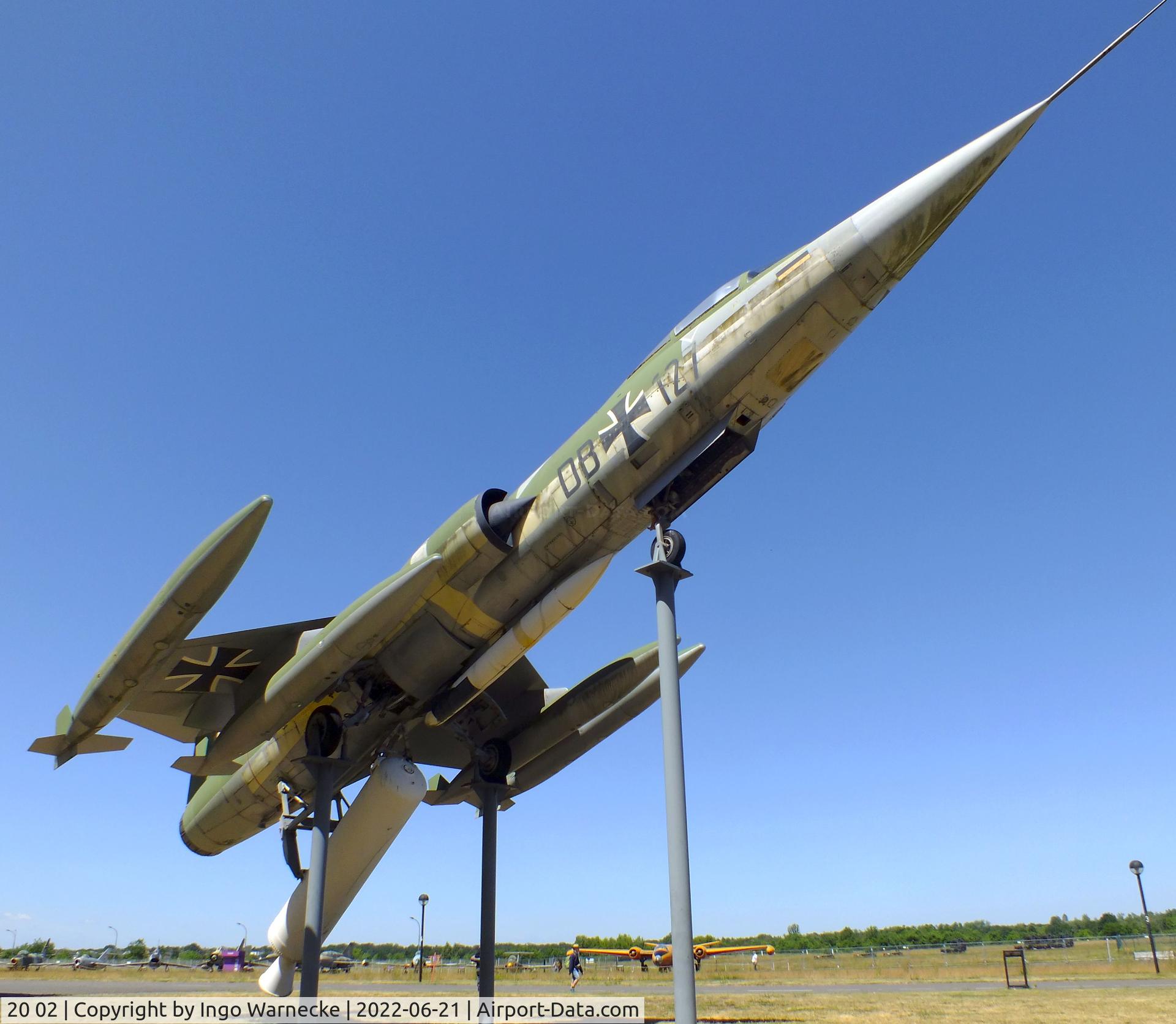 20 02, Lockheed F-104G Starfighter ZELL C/N 683-2002, Lockheed F-104G Starfighter with ZELL- (ZEro Length Launch) gear at the MHM Berlin-Gatow (aka Luftwaffenmuseum, German Air Force Museum)