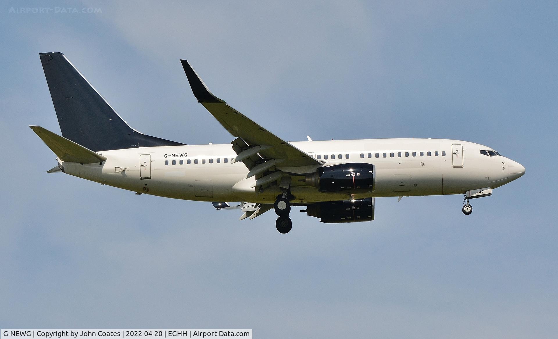G-NEWG, 2002 Boeing 737-76N C/N 29885, Final approach to 08
