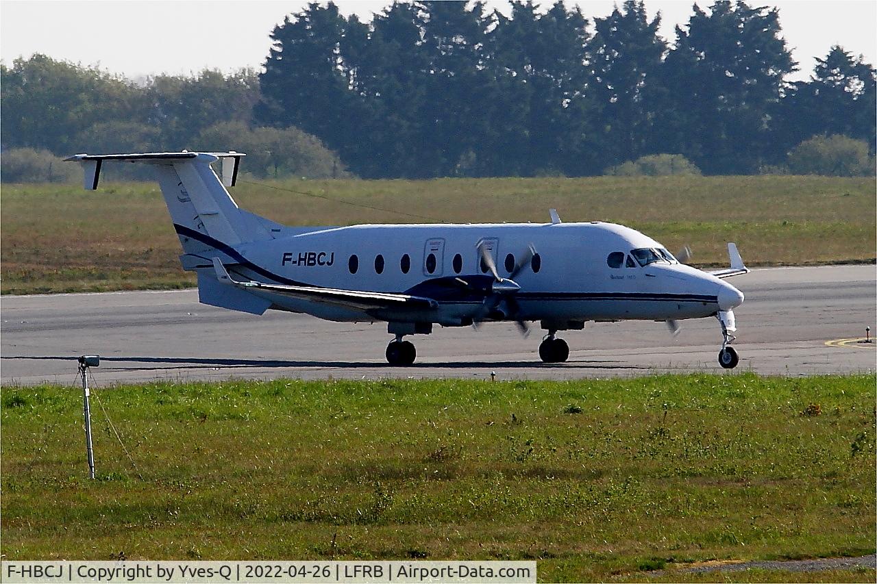 F-HBCJ, 1998 Beech 1900D C/N UE-338, Beech 1900D, Taxiing to boarding area, Brest-Bretagne airport (LFRB-BES)