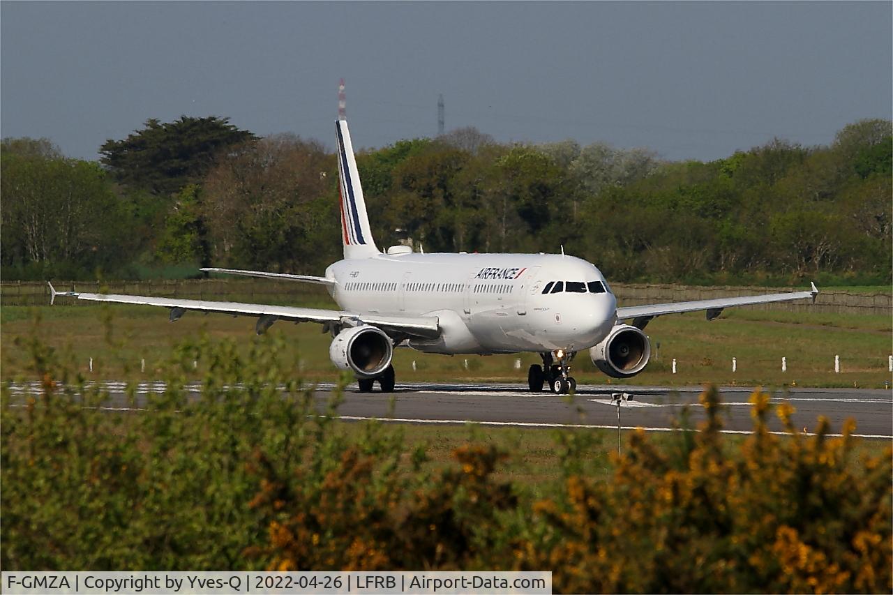 F-GMZA, 1994 Airbus A321-111 C/N 498, Airbus A321-111,Lining up rwy 07R, Brest-Bretagne airport (LFRB-BES)