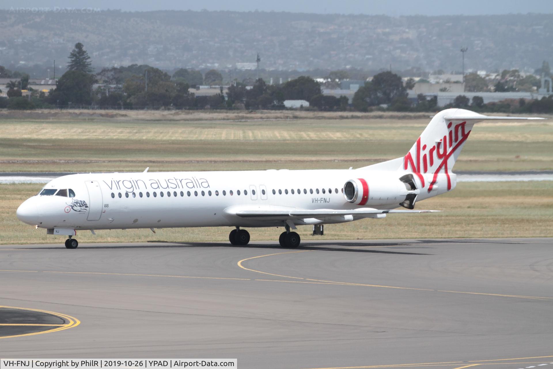 VH-FNJ, 1994 Fokker 100 (F-28-0100) C/N 11489, Arriving Adelaide