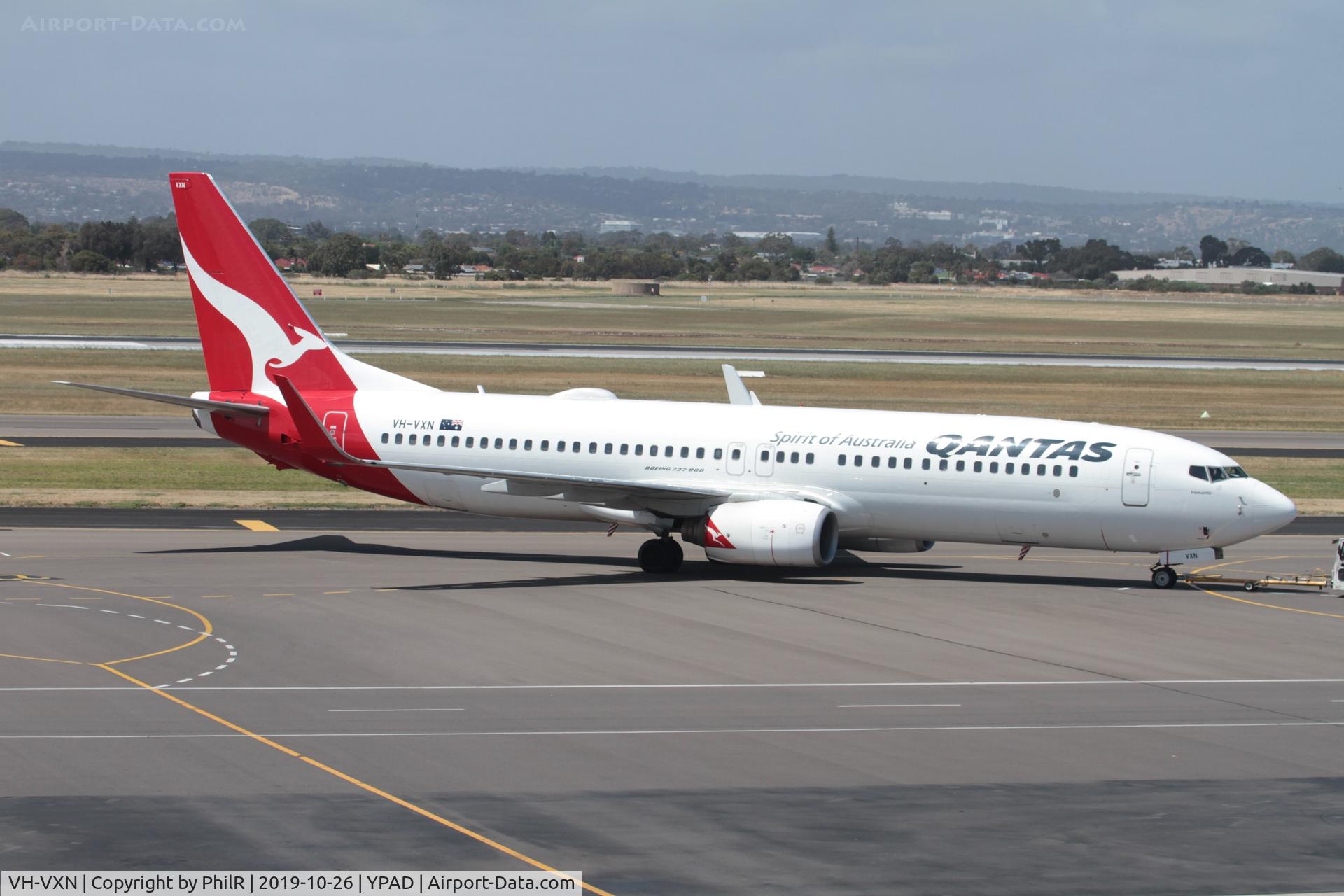 VH-VXN, 2002 Boeing 737-838 C/N 33484, Pushback at Adelaide