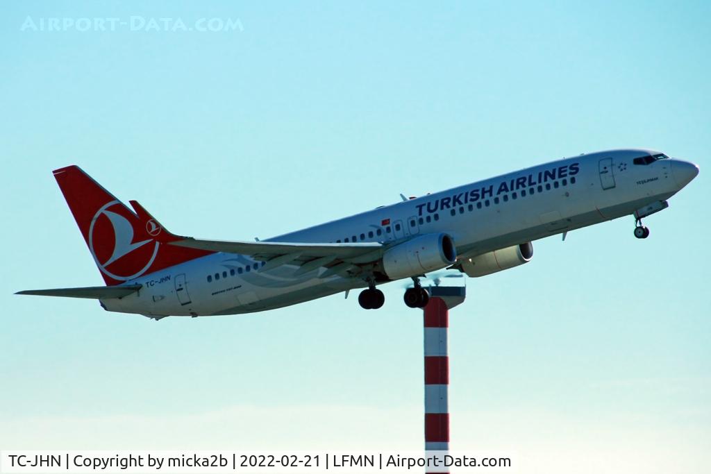 TC-JHN, 2012 Boeing 737-8F2 C/N 40981, Take off