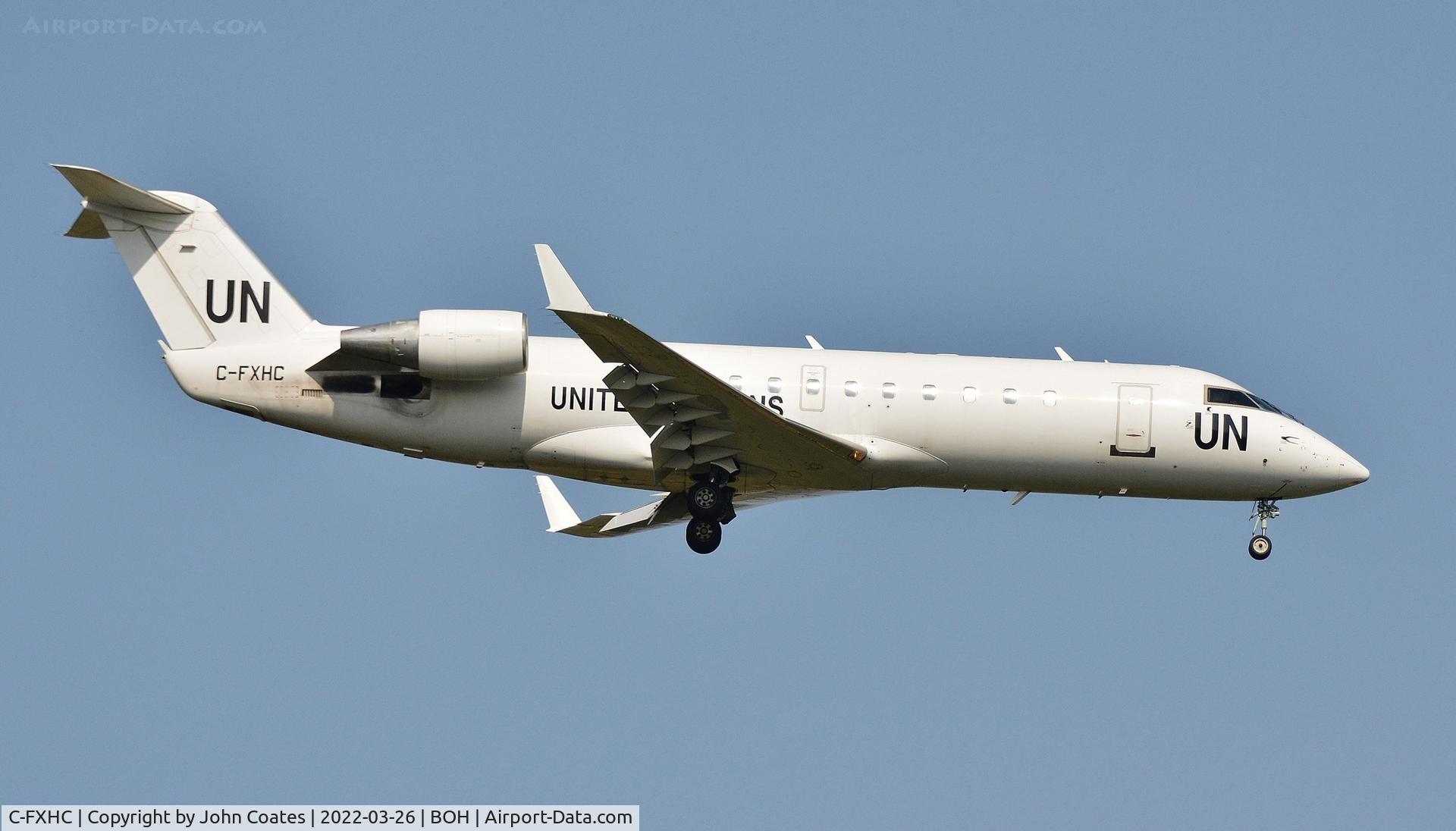 C-FXHC, 1999 Canadair CRJ-200ER (CL-600-2B19) C/N 7329, Final approach to 08