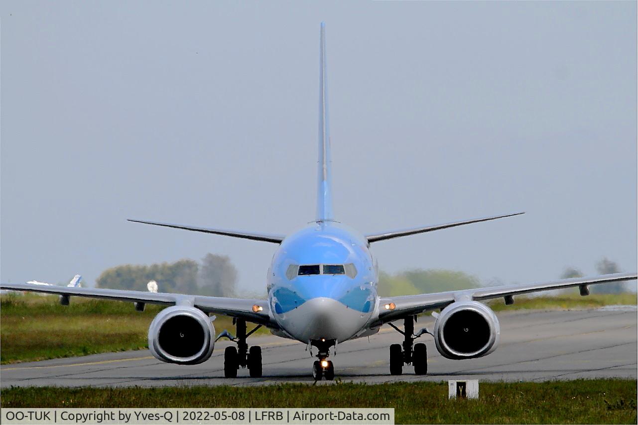 OO-TUK, 2011 Boeing 737-86J C/N 36119, Boeing 737-86J, Taxiing, Brest-Bretagne airport (LFRB-BES)