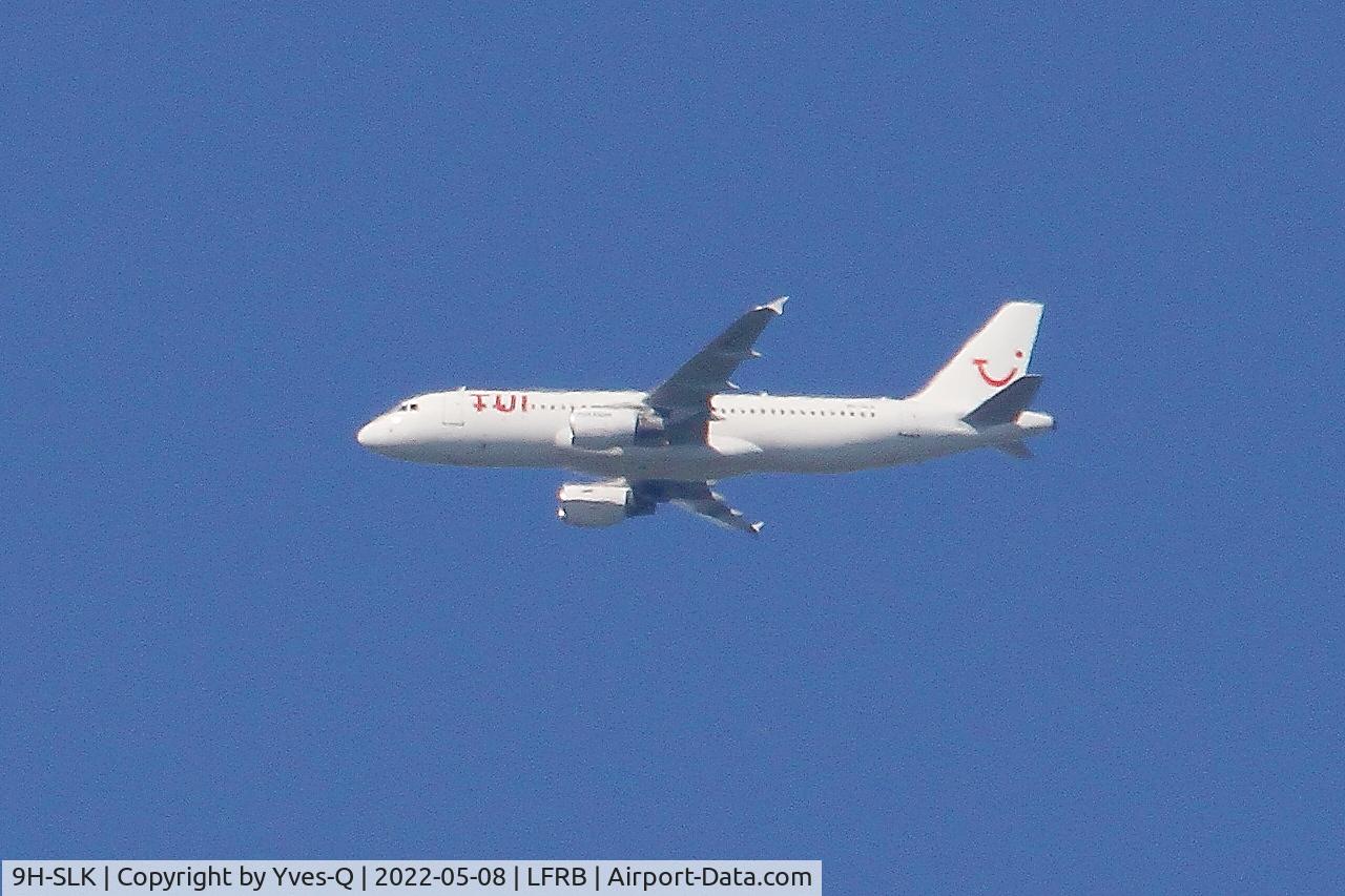 9H-SLK, 2002 Airbus A320-214 C/N 1725, Airbus A320-214, Glide path pattern rwy 07R, Brest-Bretagne Airport (LFRB-BES)