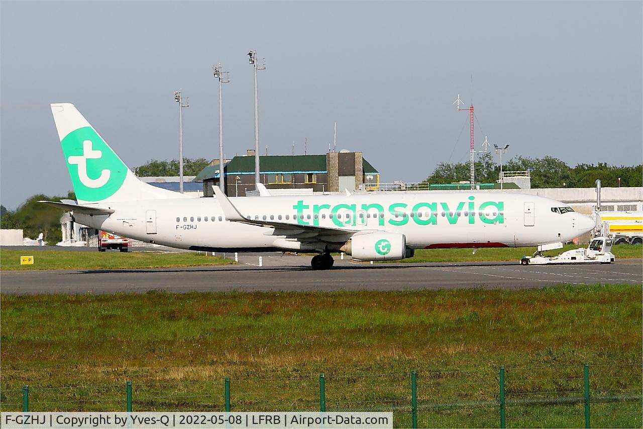 F-GZHJ, 2013 Boeing 737-86J C/N 37778, Boeing 737-86J, Boarding area, Brest-Bretagne airport (LFRB-BES)