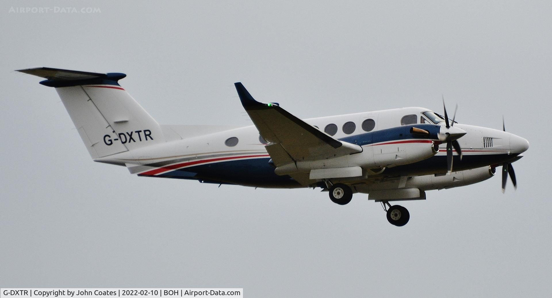 G-DXTR, 1986 Beech B200 Super King Air King Air C/N BB-1244, Departing off 26