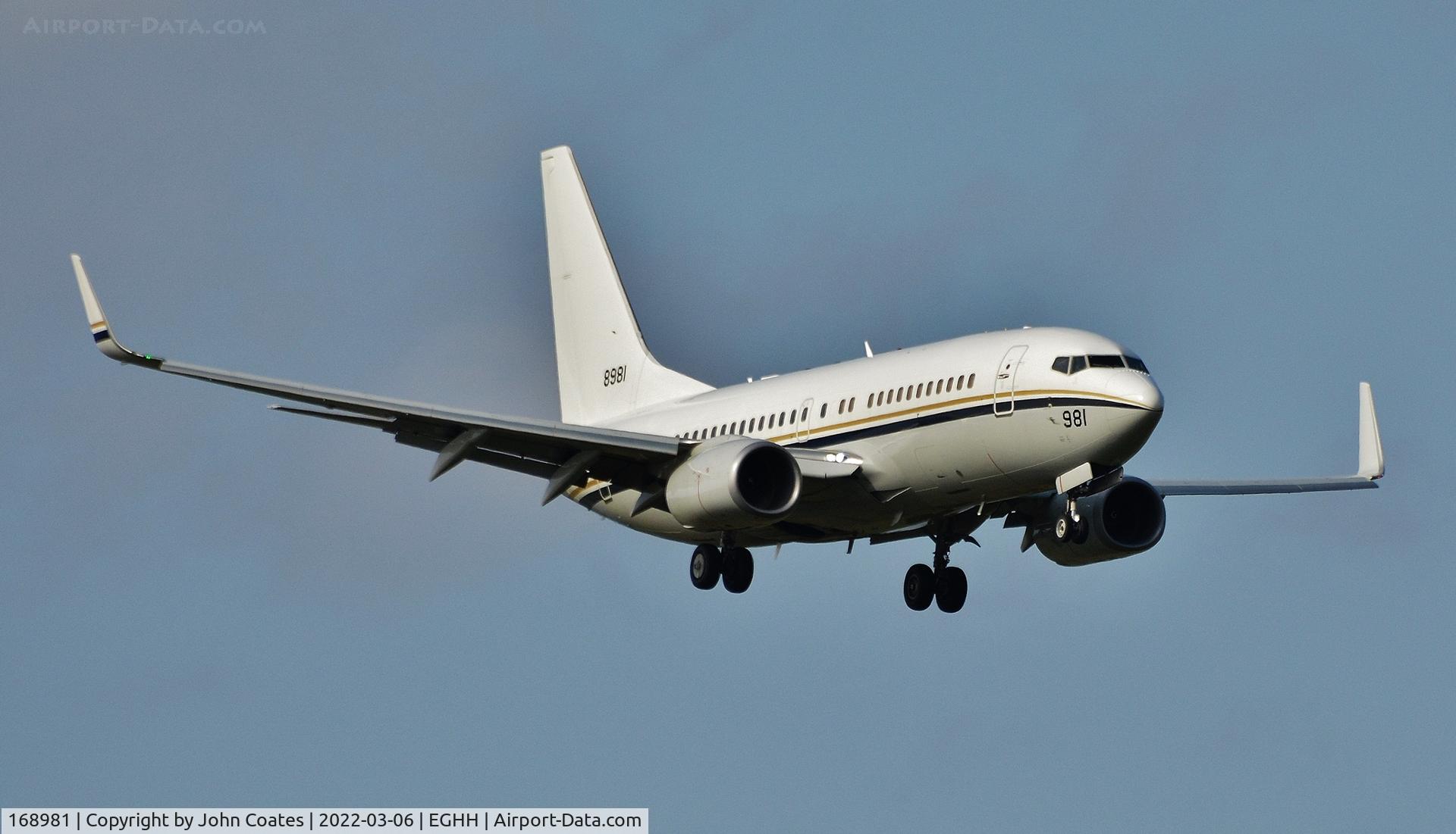 168981, 2014 Boeing C-40A (737-7AF) Clipper C/N 43828, Final approach to 08