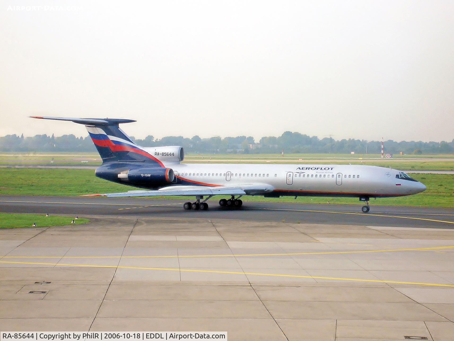 RA-85644, 1988 Tupolev Tu-154M C/N 88A780, Taxying at Dusseldorf