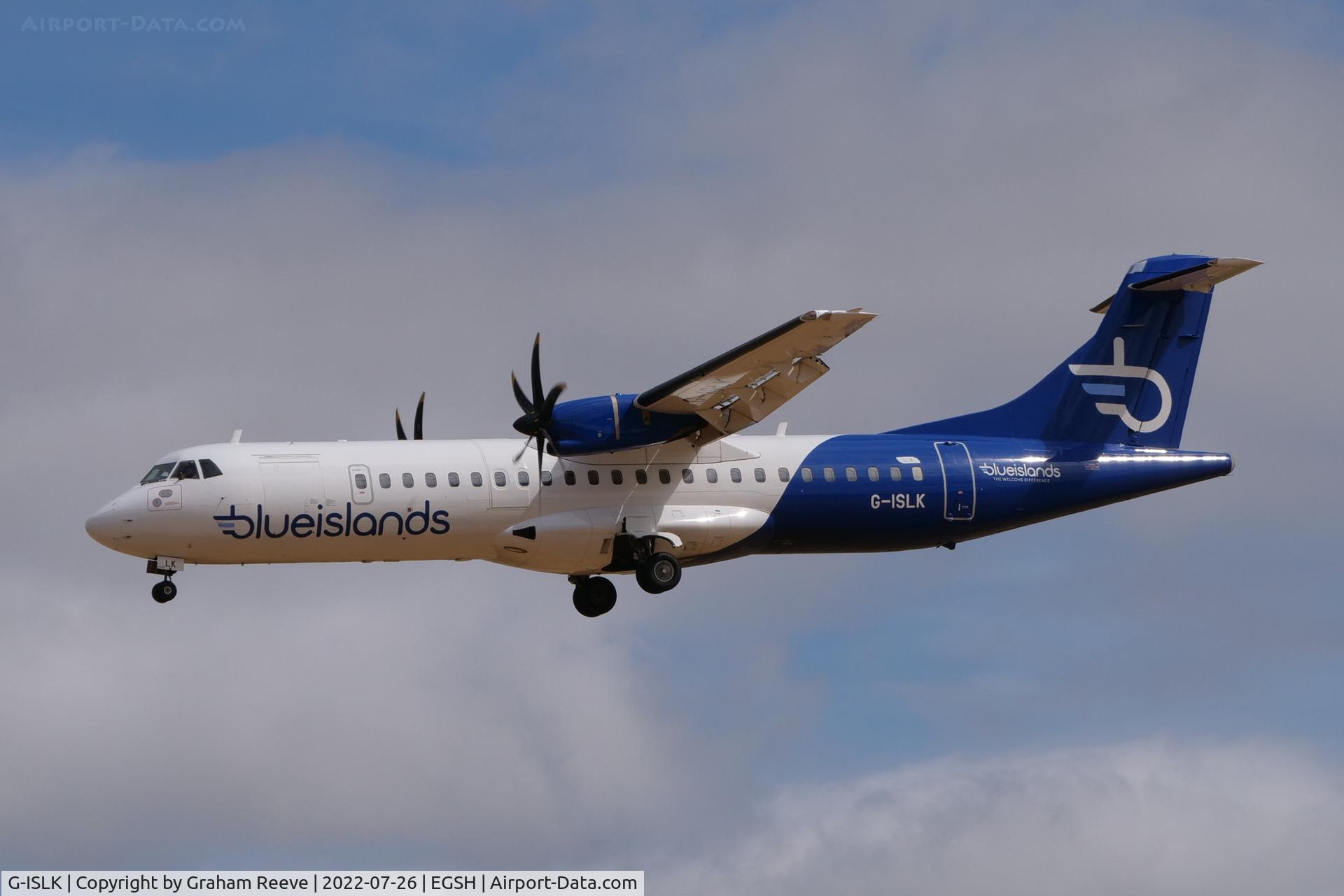 G-ISLK, 2000 ATR 72-212A C/N 634, Landing at Norwich.