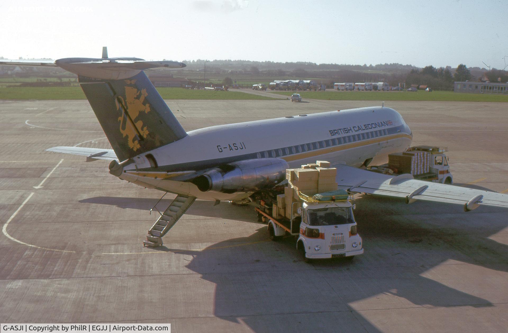 G-ASJI, 1964 BAC 111-201AC One-Eleven C/N BAC.013, Loading cargo on the ramp at Jersey prior to the BR006 service back to Gatwick.