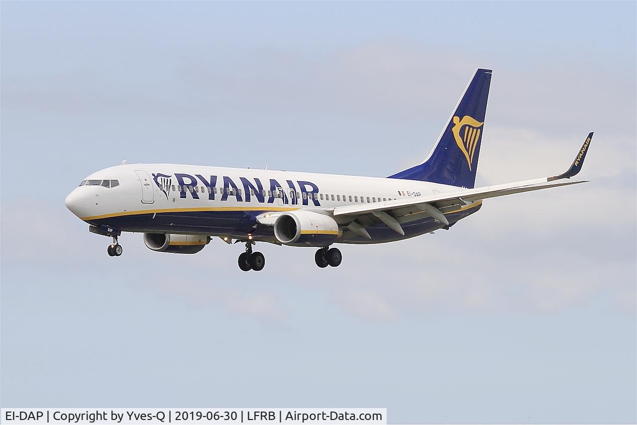 EI-DAP, 2003 Boeing 737-8AS C/N 33551, Boeing 737-8AS, On final rwy 25L, Brest-Bretagne airport (LFRB-BES)
