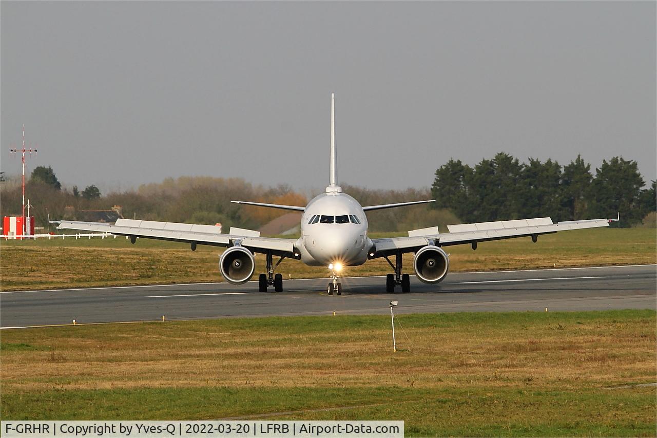 F-GRHR, 2001 Airbus A319-111 C/N 1415, Airbus A319-111, Taxiing, Brest-Bretagne airport (LFRB-BES)